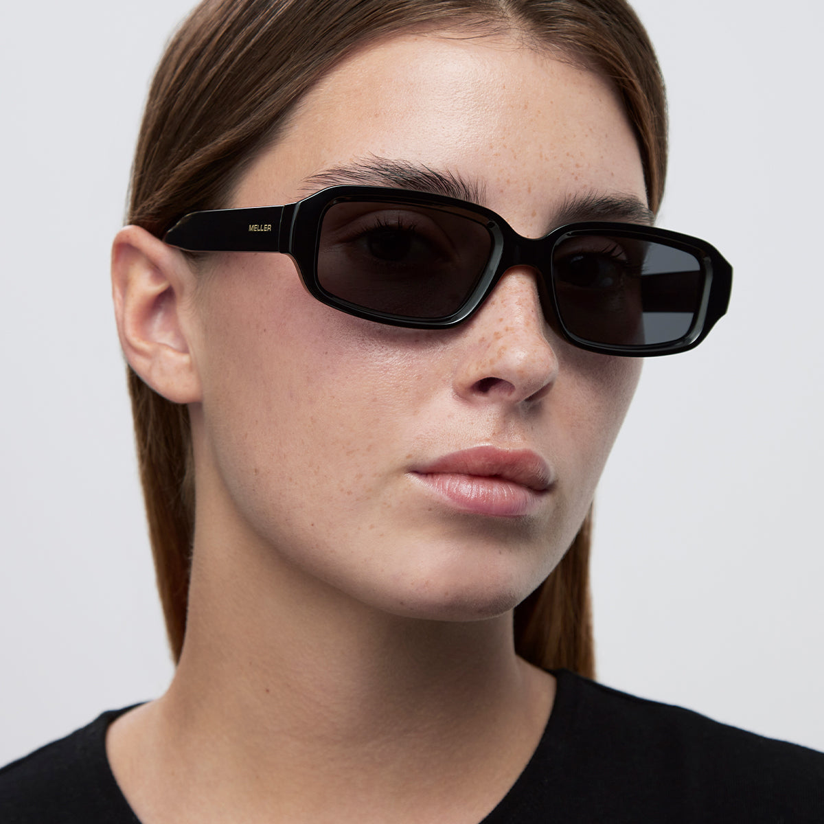 meller-azzi-all-black-sonnenbrille image 4
