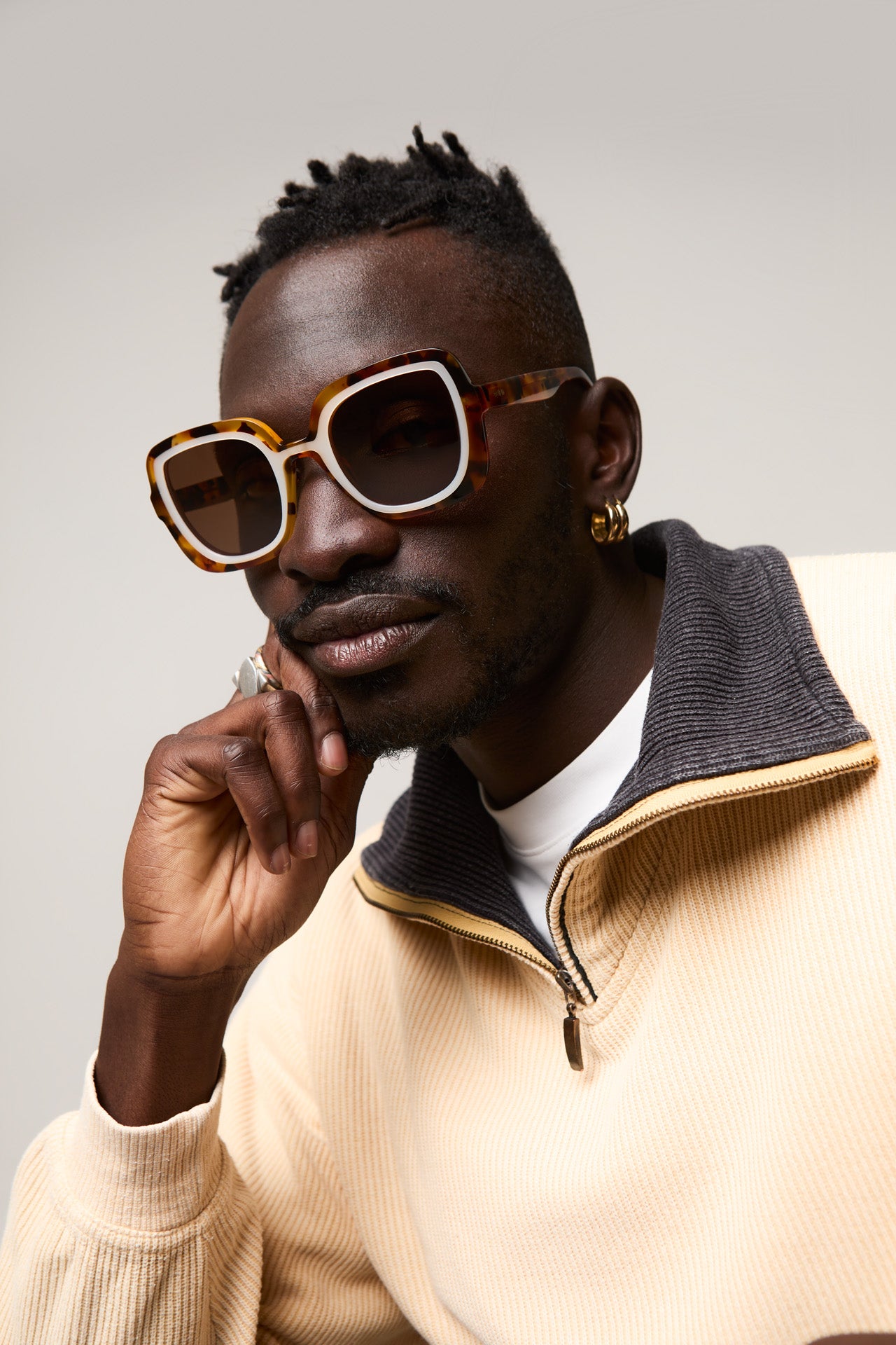 komono-livey-maple-pearl-sonnenbrille-quadratisch-polarisiert image 5
