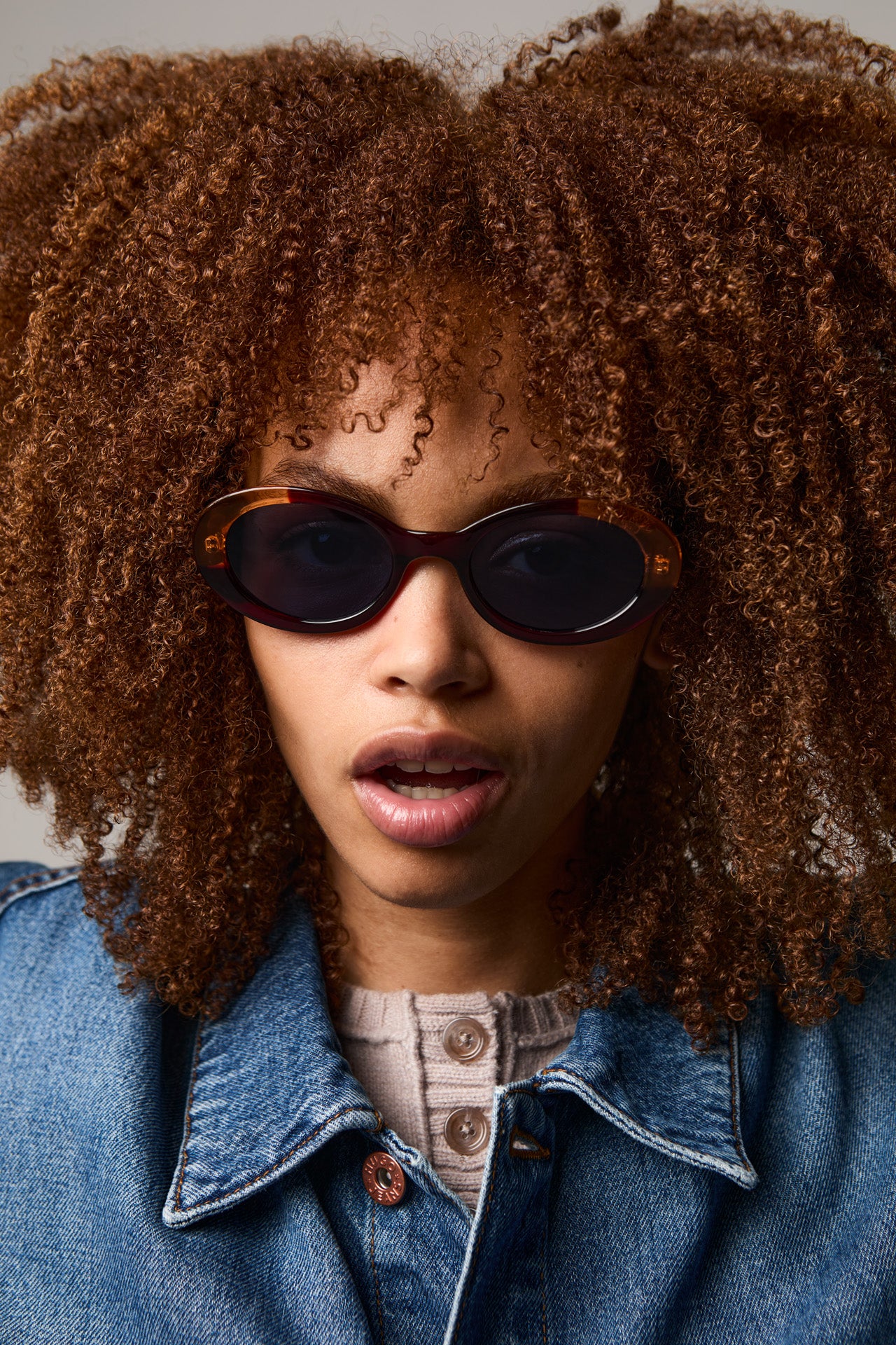 komono-ana-burgundy-coral-sonnenbrille-oval-large-fit image 5