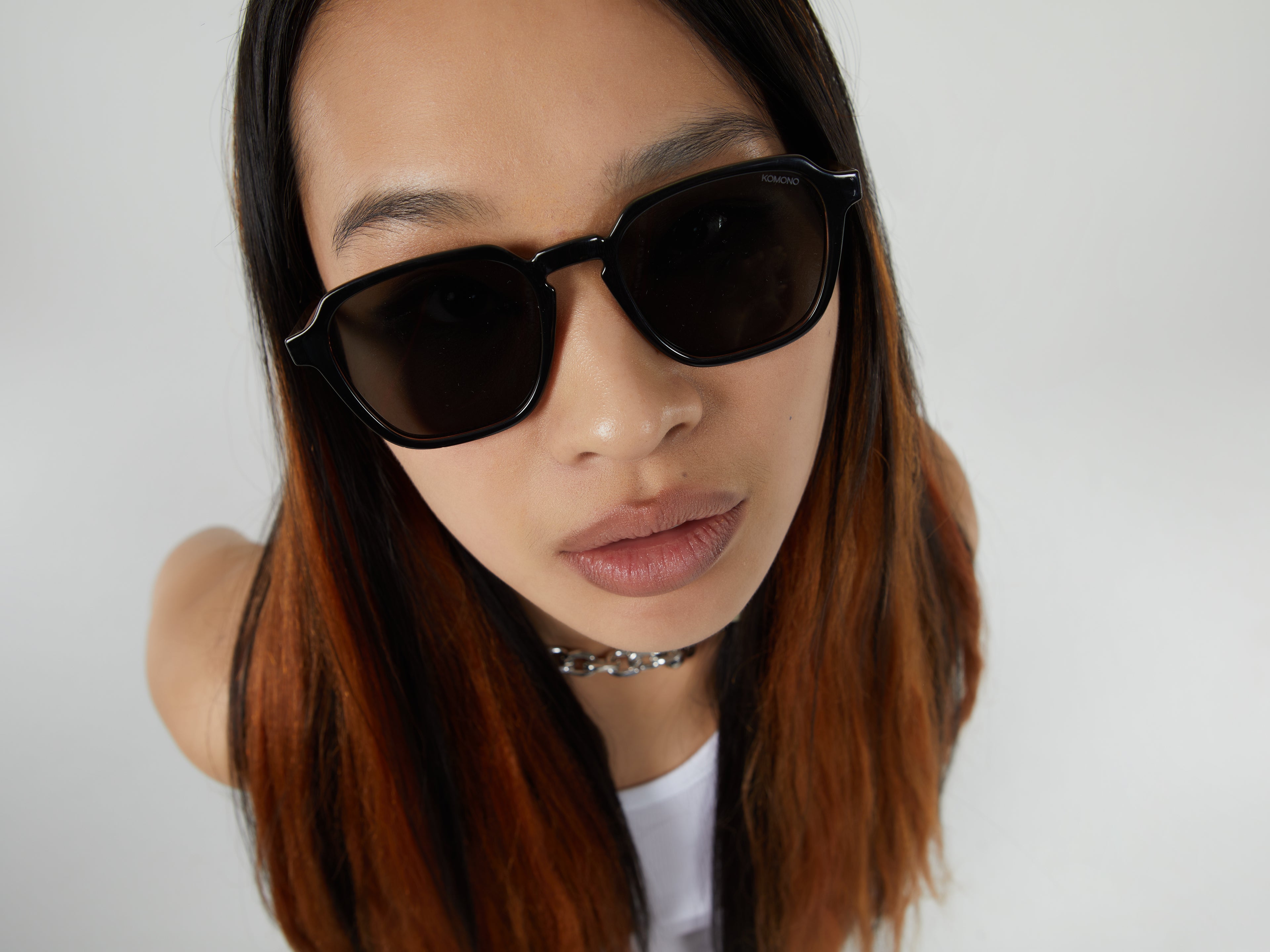 komono-matty-black-tortoise-elegante-rechteckige-bestseller-sonnenbrille-aus-bio image 3