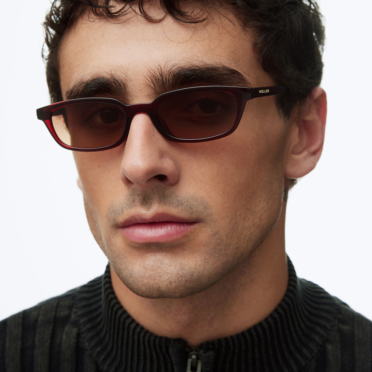 meller-eru-maroon-brown-rechteckige-statement-sonnenbrille-mit-geschwungener-ste image 5