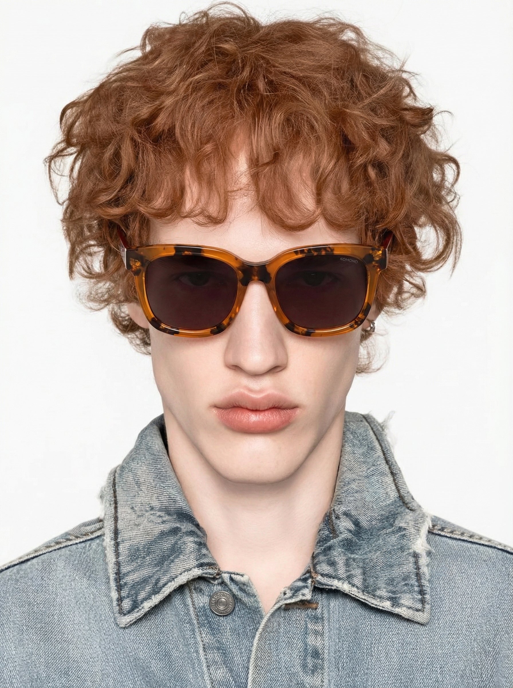 komono-sienna-amber-ink-sonnenbrille-oversized-eckig-bioplastik image 4