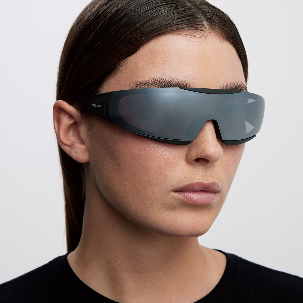 meller-badu-all-black-sonnenbrille-wraparound-sport-design-mit-reflektierender-v image 4