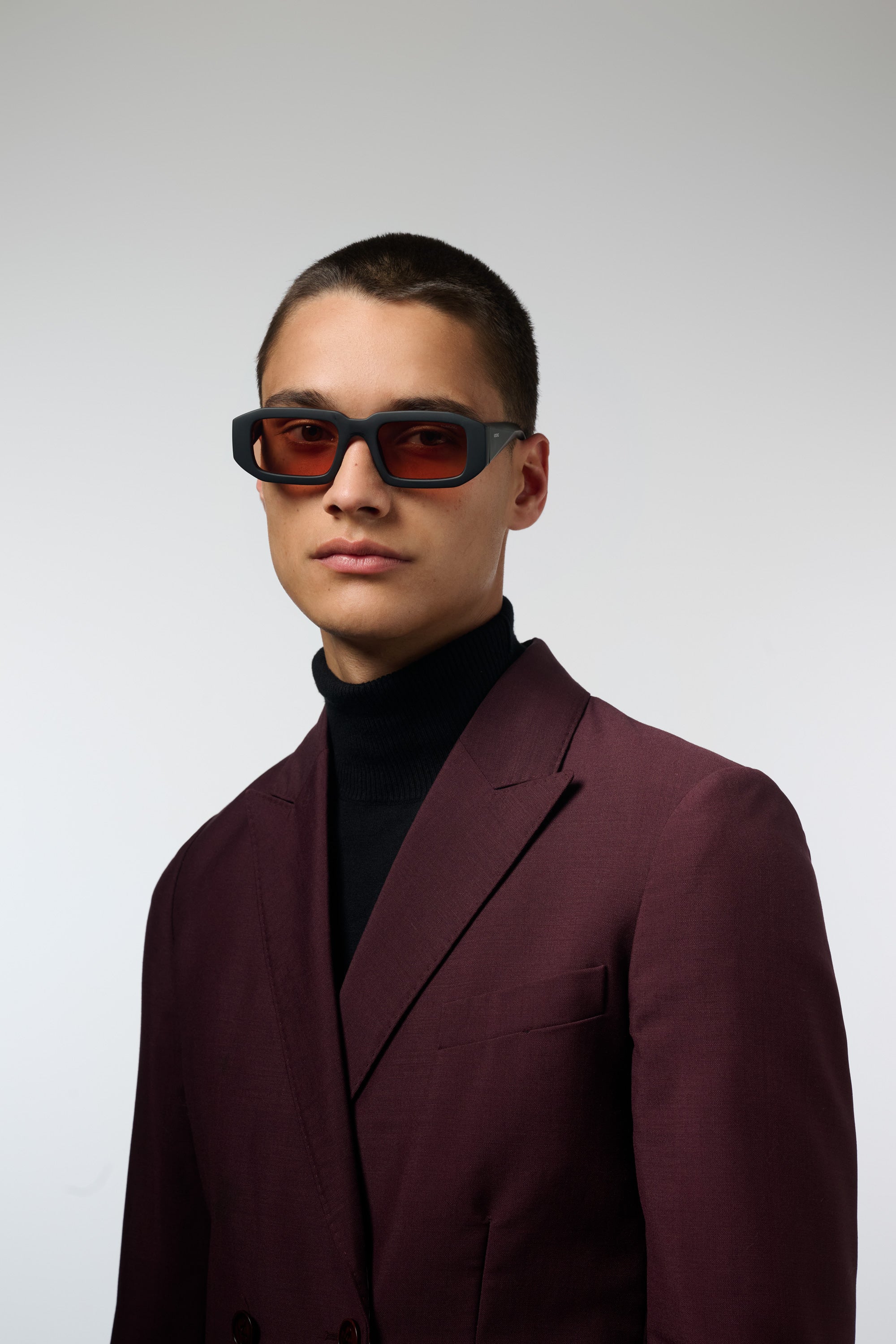 komono-blaze-carbon-sunset-sonnenbrille-rechteckig-transluzent-gelb-schwarz-100- image 5
