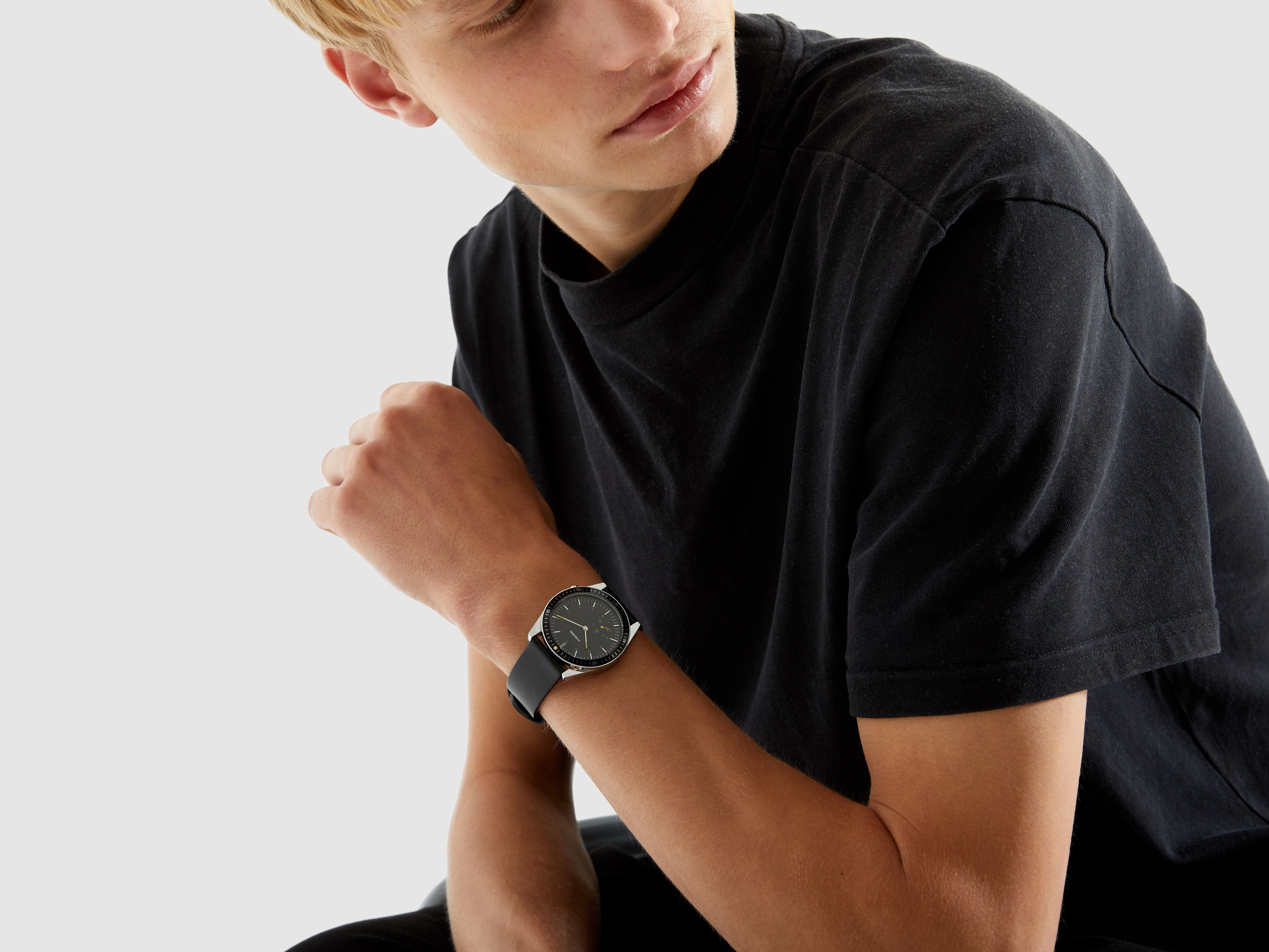 komono-ray-legacy-herrenuhr-leder-black image 8