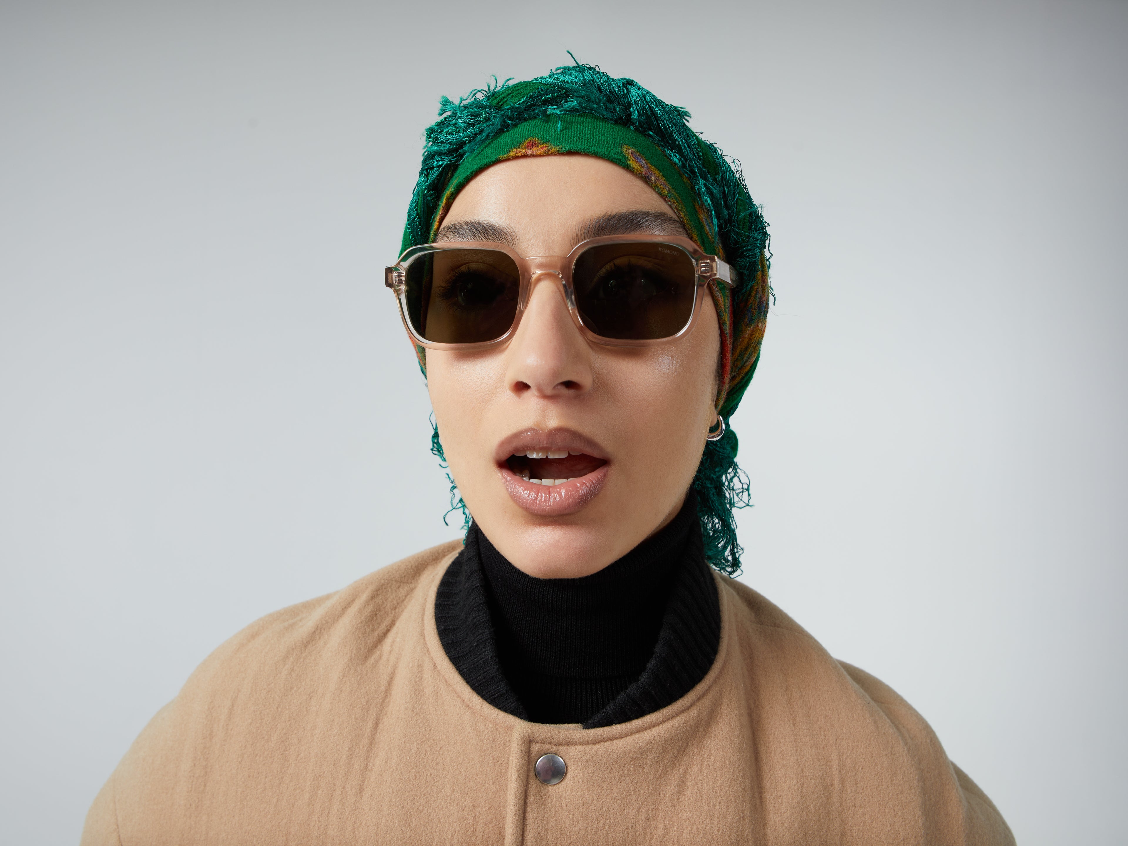 komono-romeo-champagne-unkomplizierte-sommer-sonnenbrille image 3
