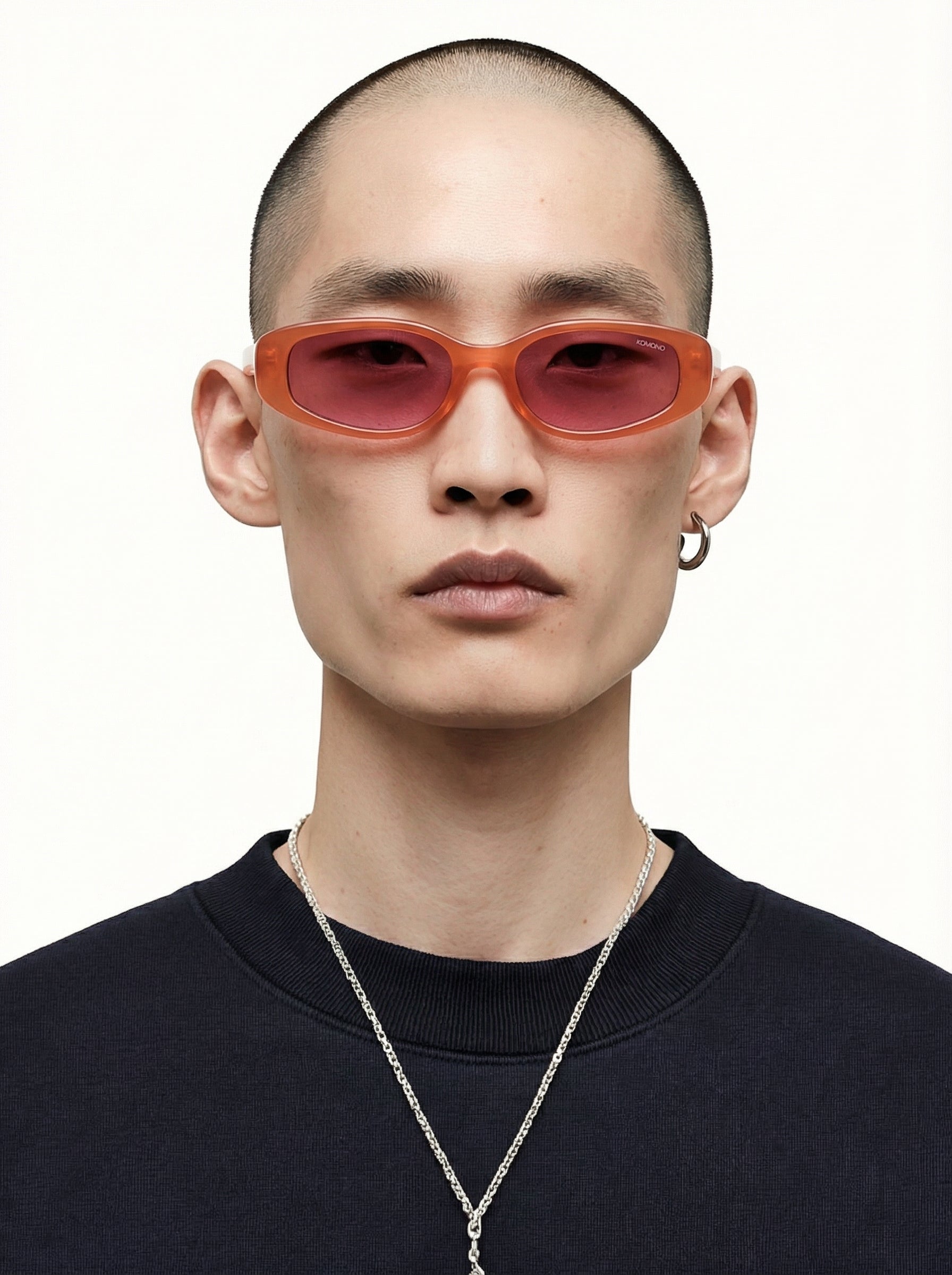 komono-emery-pink-jungle-schlanke-sonnenbrille-im-antwerpener-street-style image 4