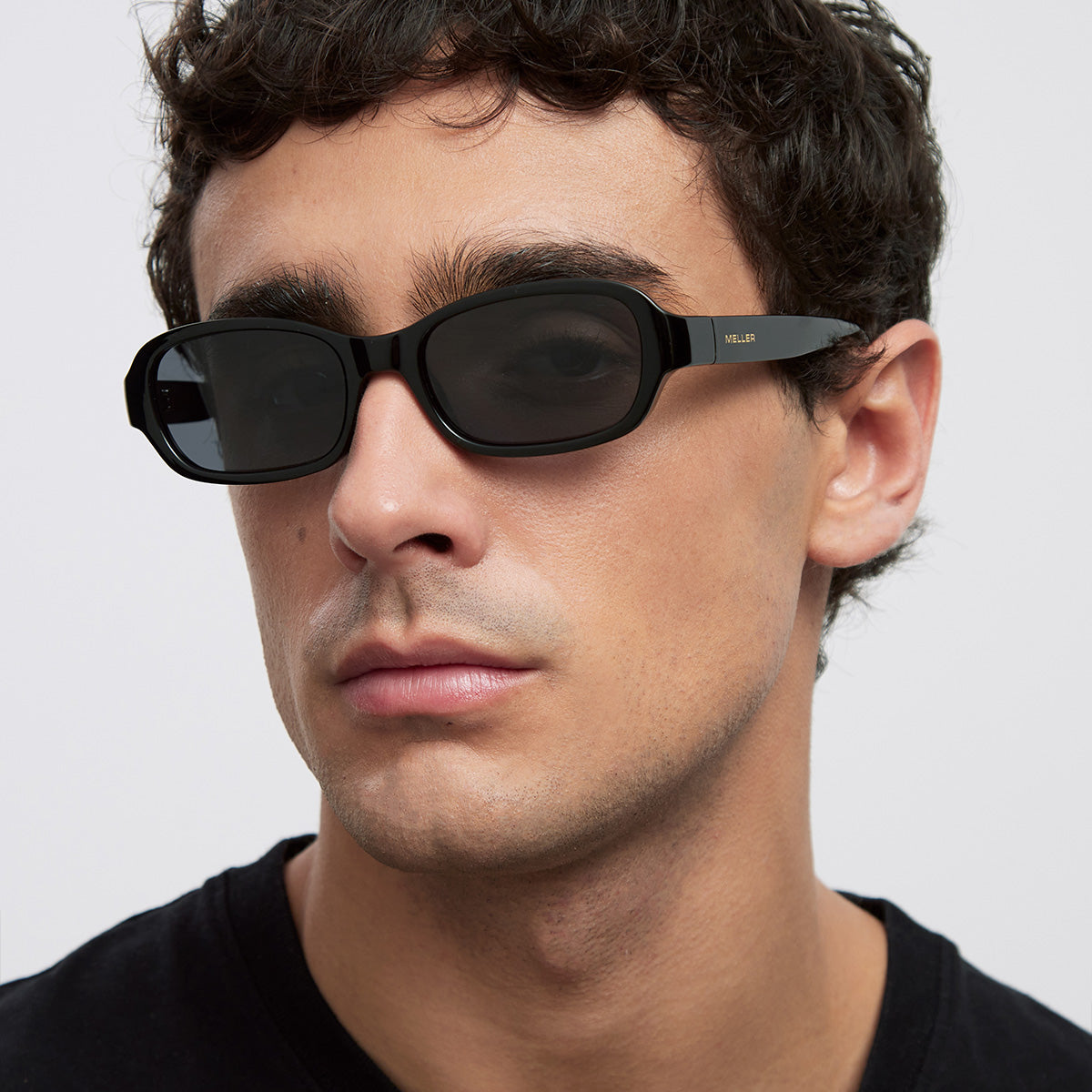 meller-tano-all-black-sonnenbrille-rechteckiges-90er-design-mit-abgerundeten-kan image 5