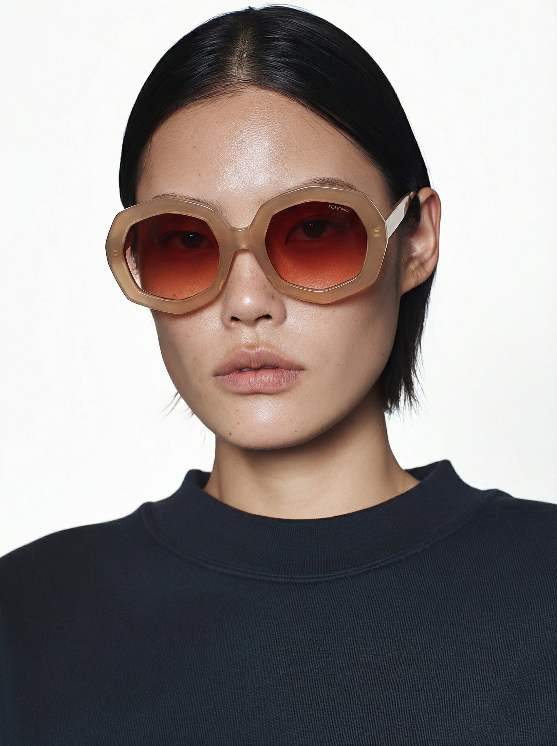komono-amy-metal-sahara-white-gold-sonnenbrille image 3