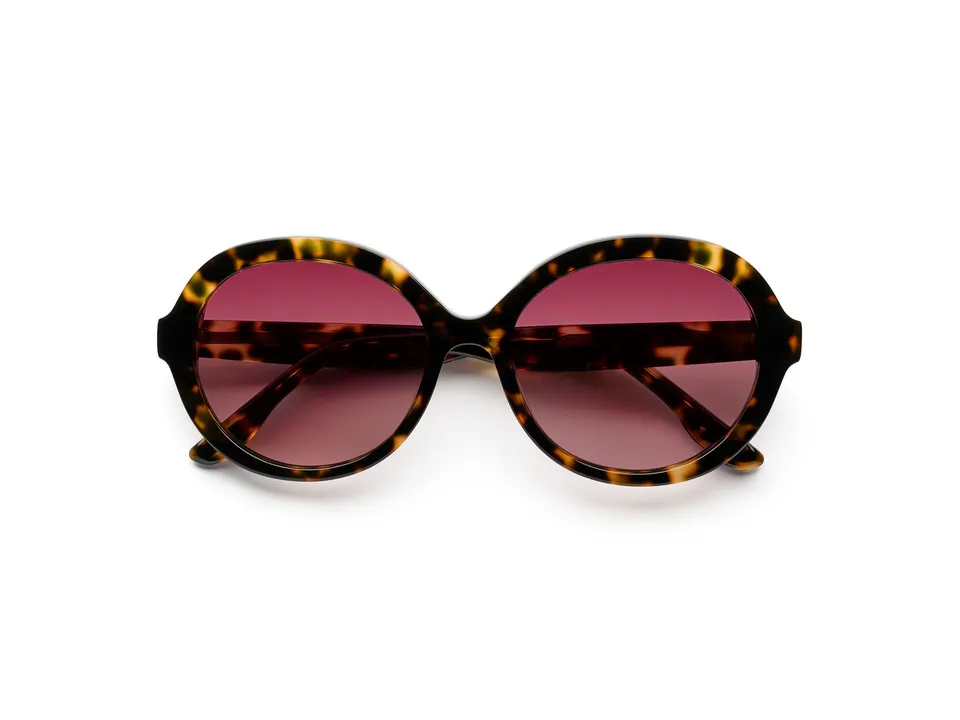 komono-misty-giraffe-oversized-sonnenbrille-mit-golddetails image 1