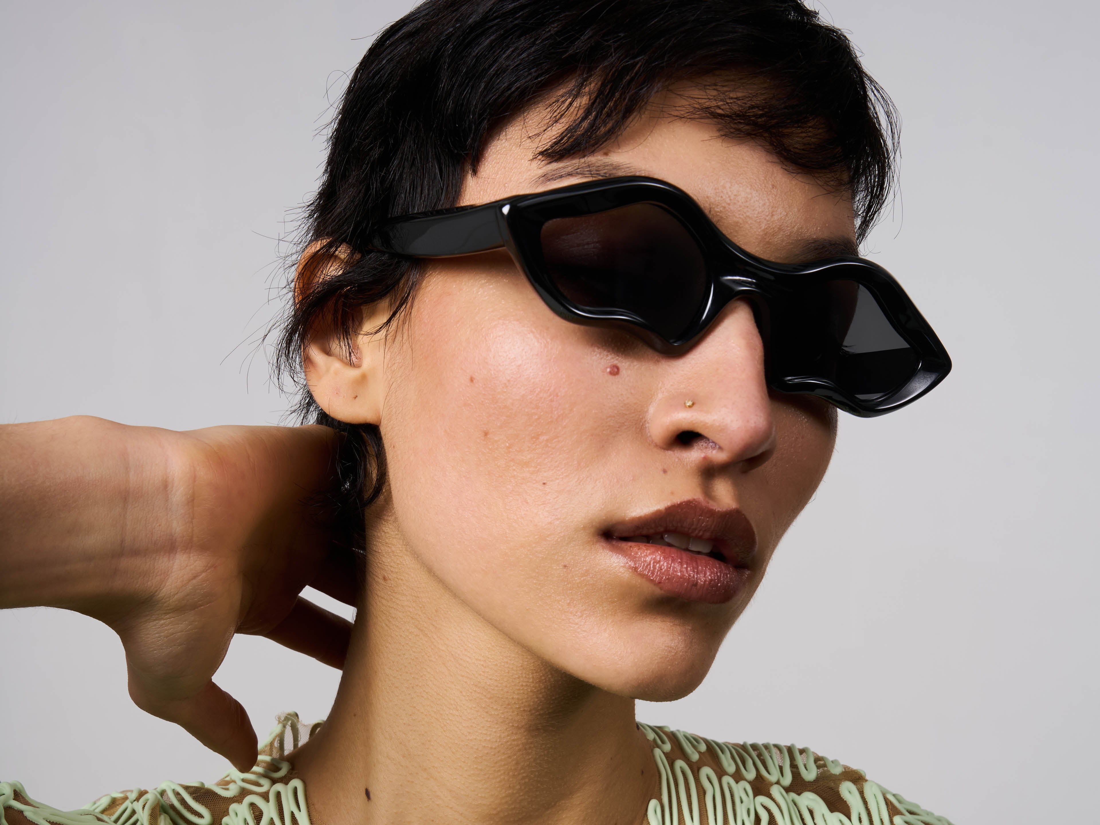 komono-x-byeongho-lee-black-smoke-sonnenbrille image 4