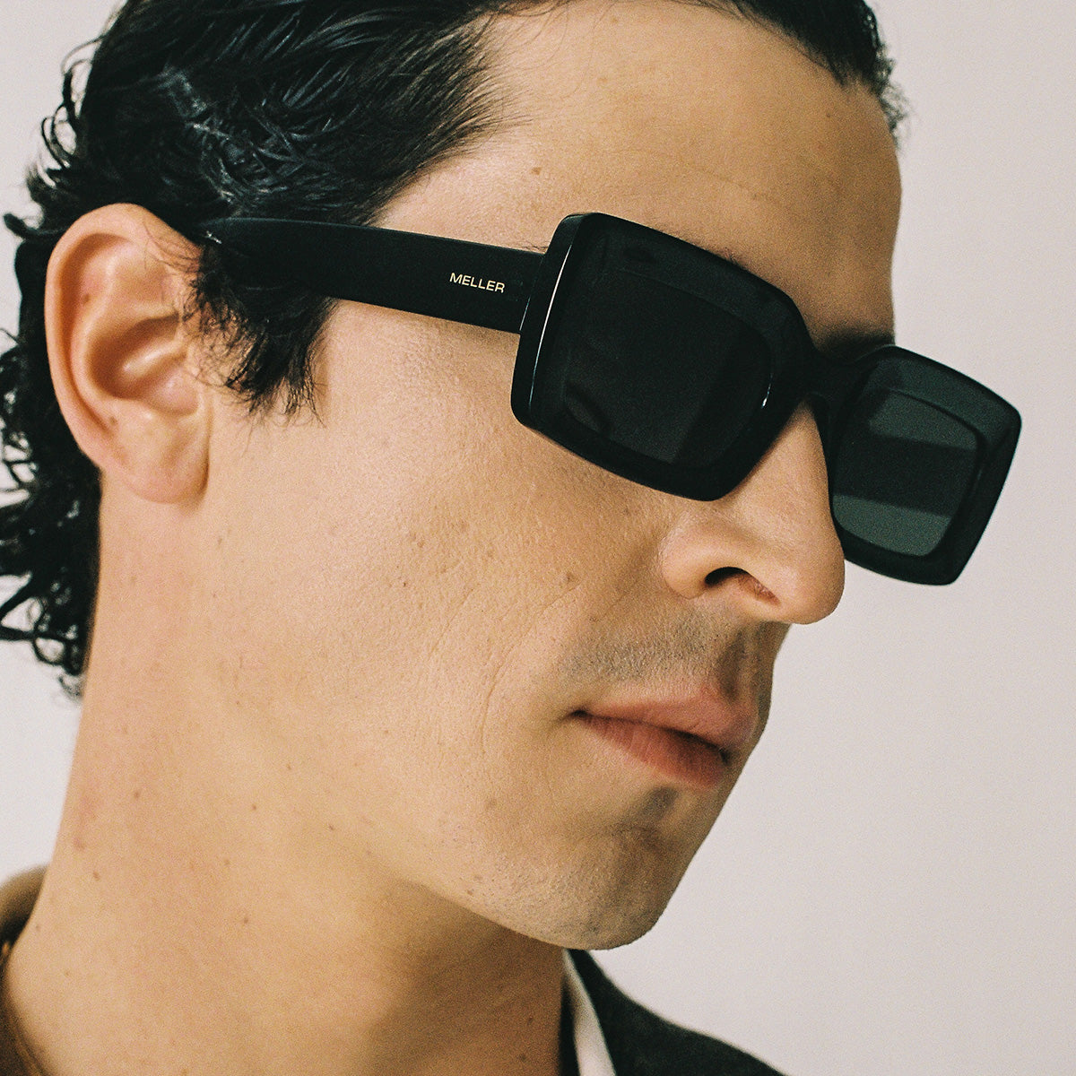 meller-nala-all-black-oversize-sonnenbrille image 5