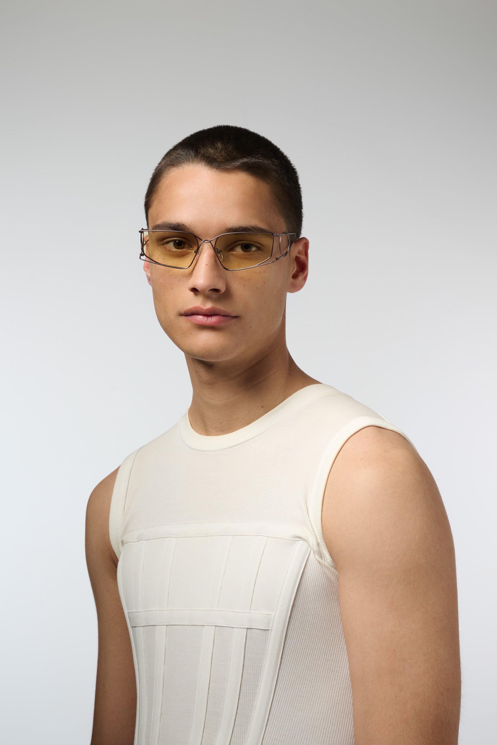 komono-x-gabrielle-szwarcenberg-gun-kai-limitierte-kollaborations-sonnenbrille image 5