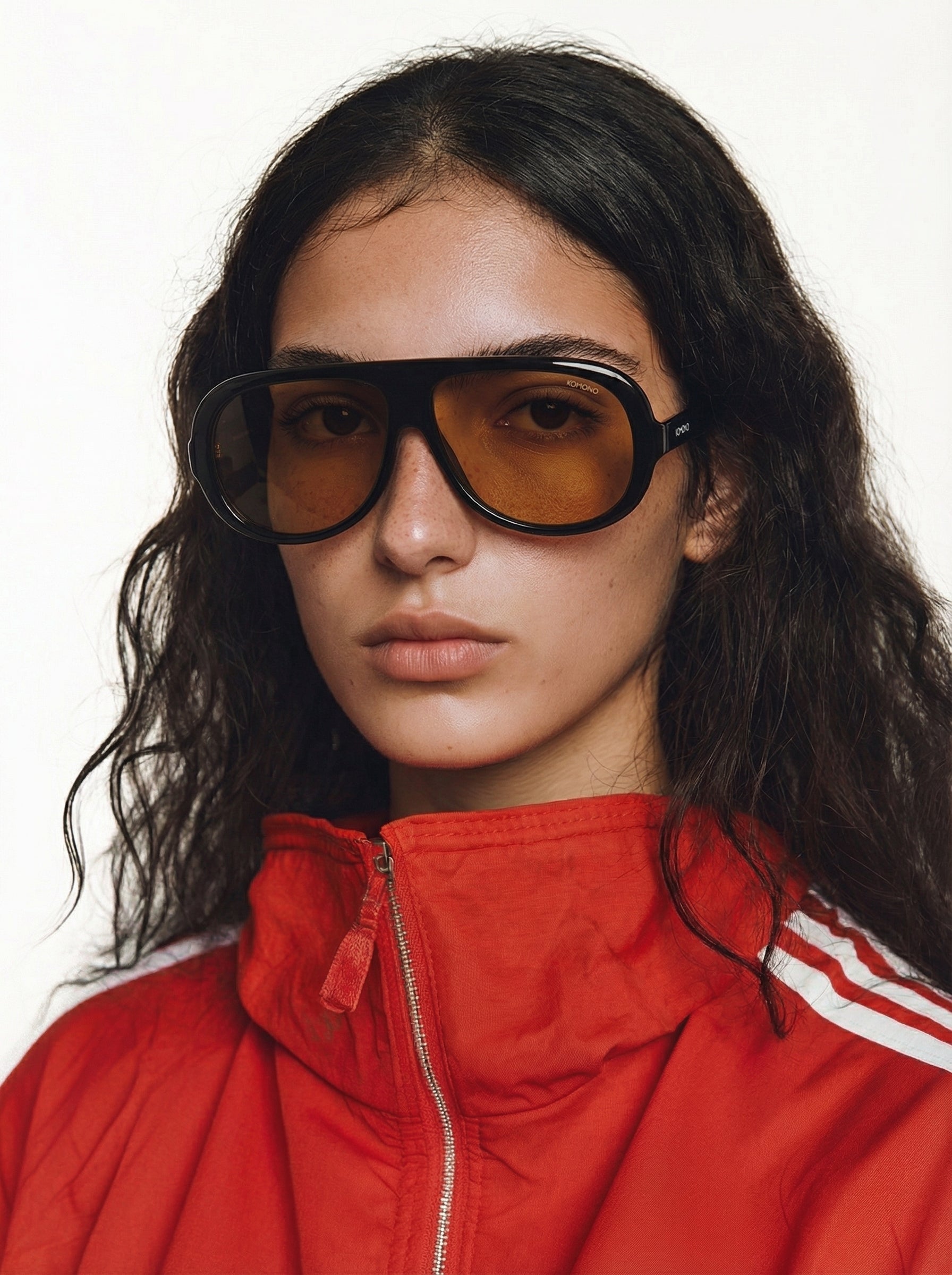 komono-tate-black-amber-sonnenbrille-pilotenform image 4