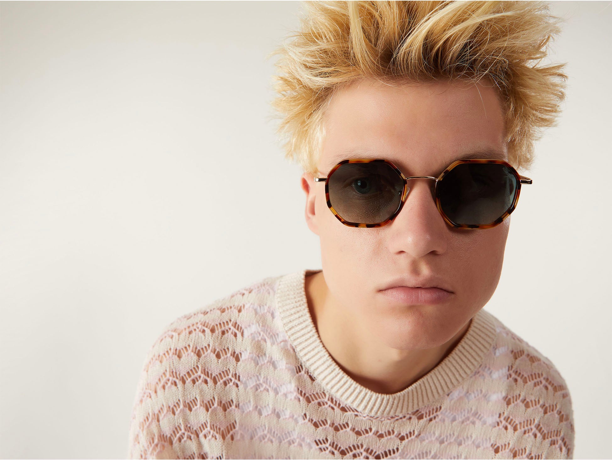 komono-baker-maple-white-gold-polarisierte-sonnenbrille image 3