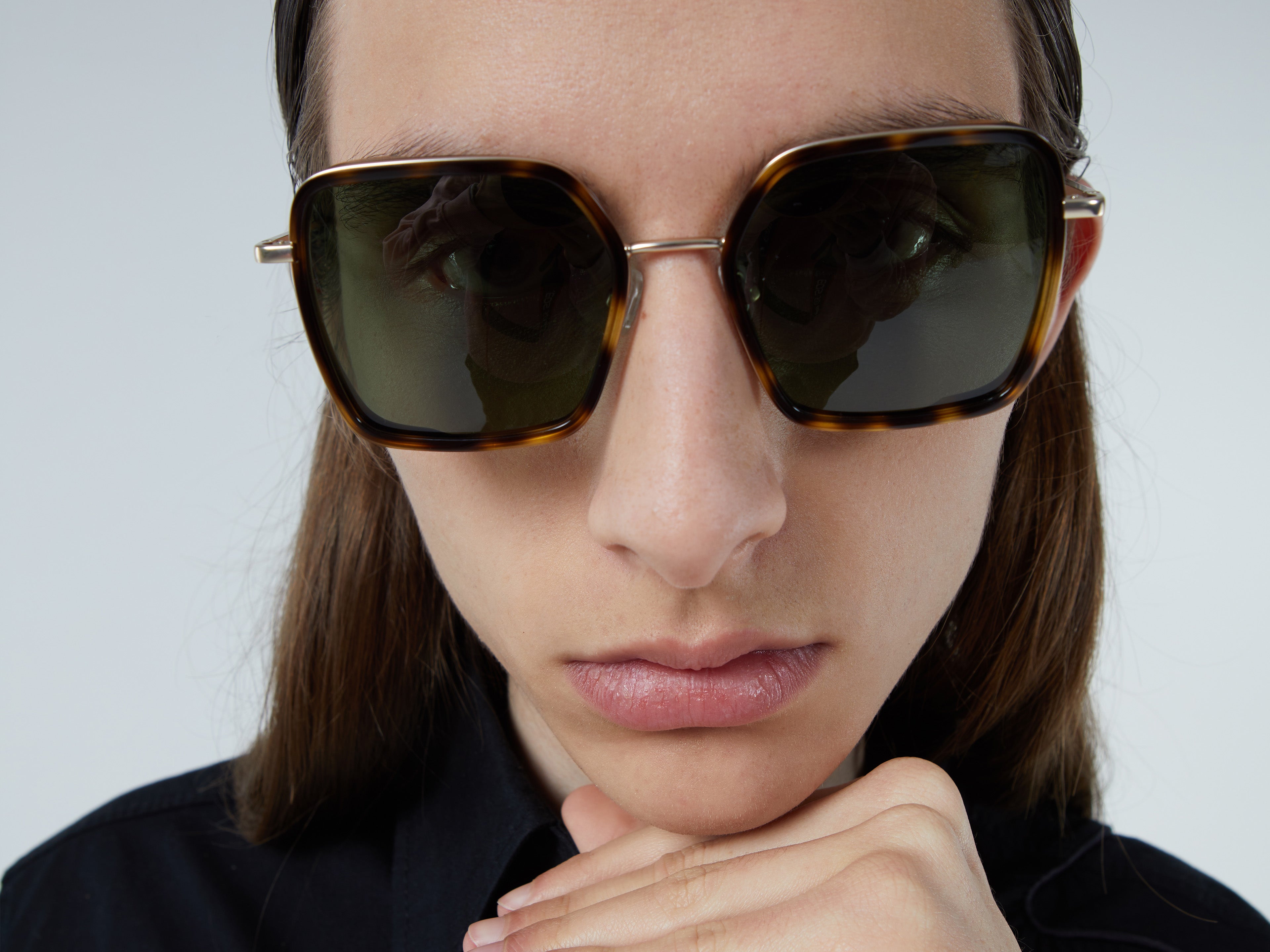 komono-audrey-sonnenbrille-white-gold-havana-stainless-steel-frame-acetate-detai image 5