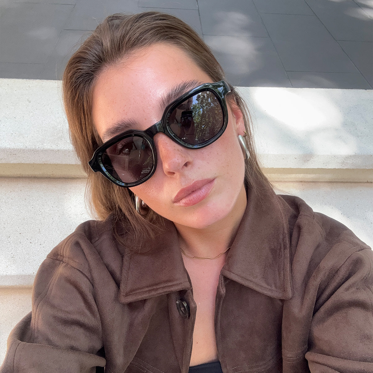 meller-tala-all-black-sonnenbrille-runde-fassung-mit-definierten-winkeln-bio-mat image 6