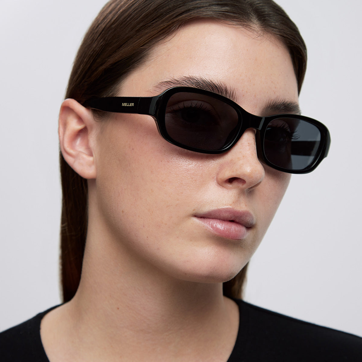 meller-tano-all-black-sonnenbrille-rechteckiges-90er-design-mit-abgerundeten-kan image 4