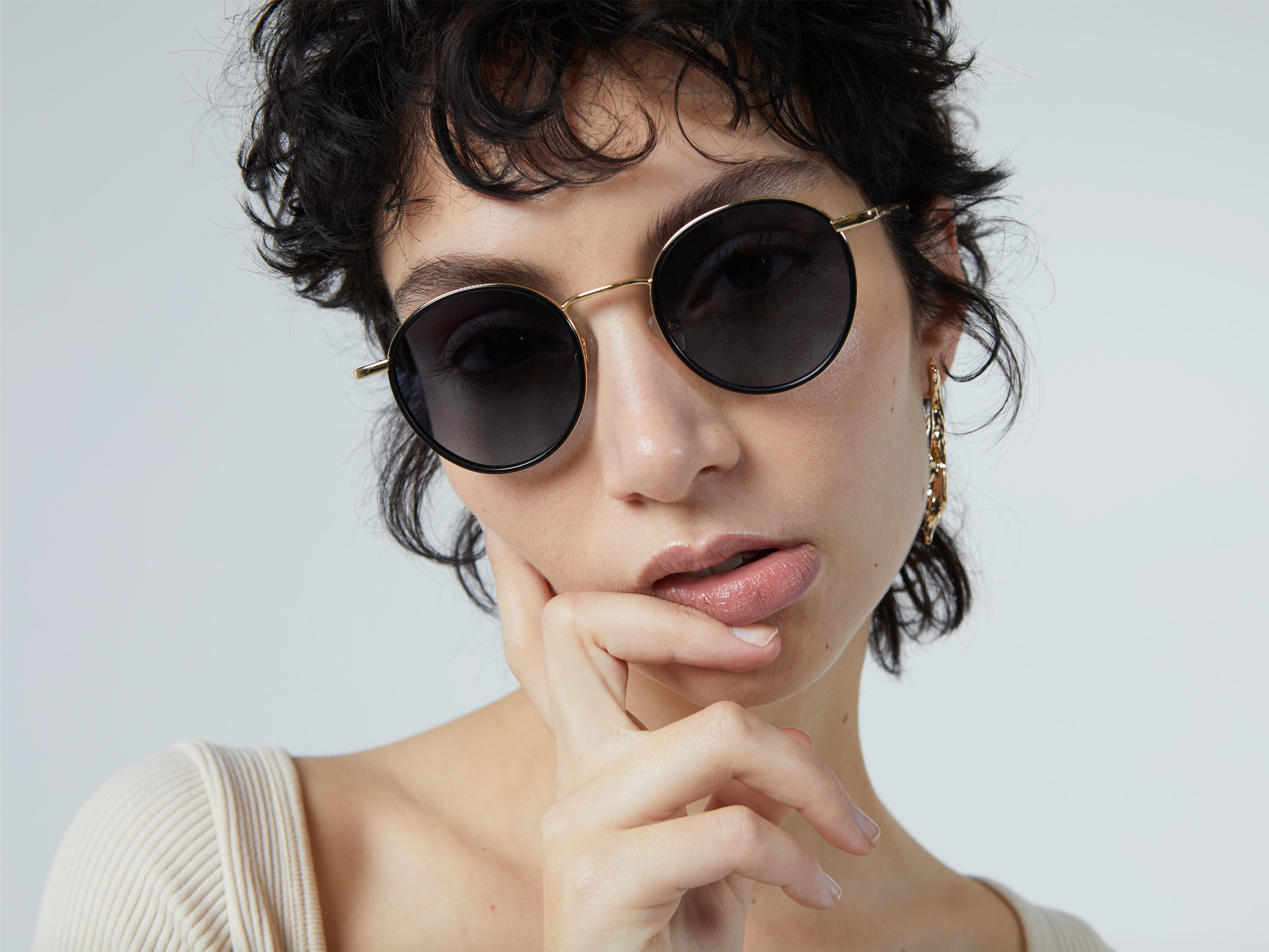 komono-pete-sonnenbrille-gold-black image 4