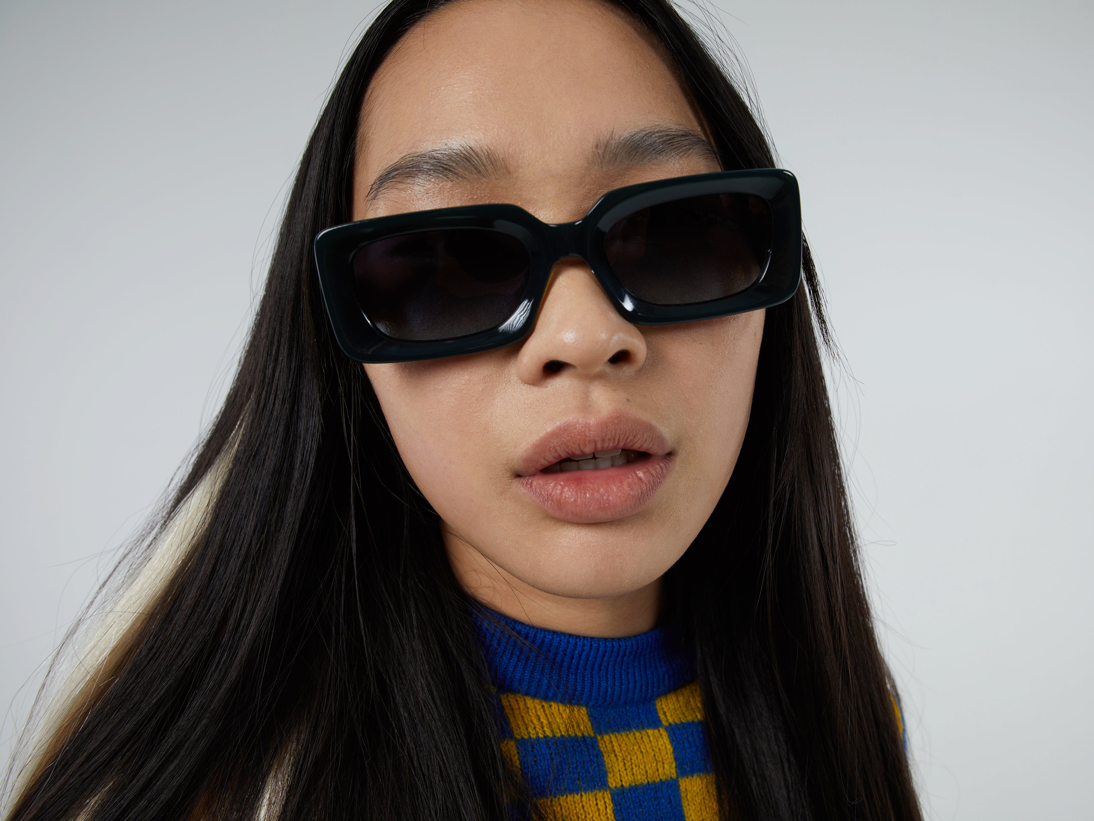 komono-o-black-sage-sonnenbrille-eckige-mid-century-fassung-kollaboration-tom-ee image 5