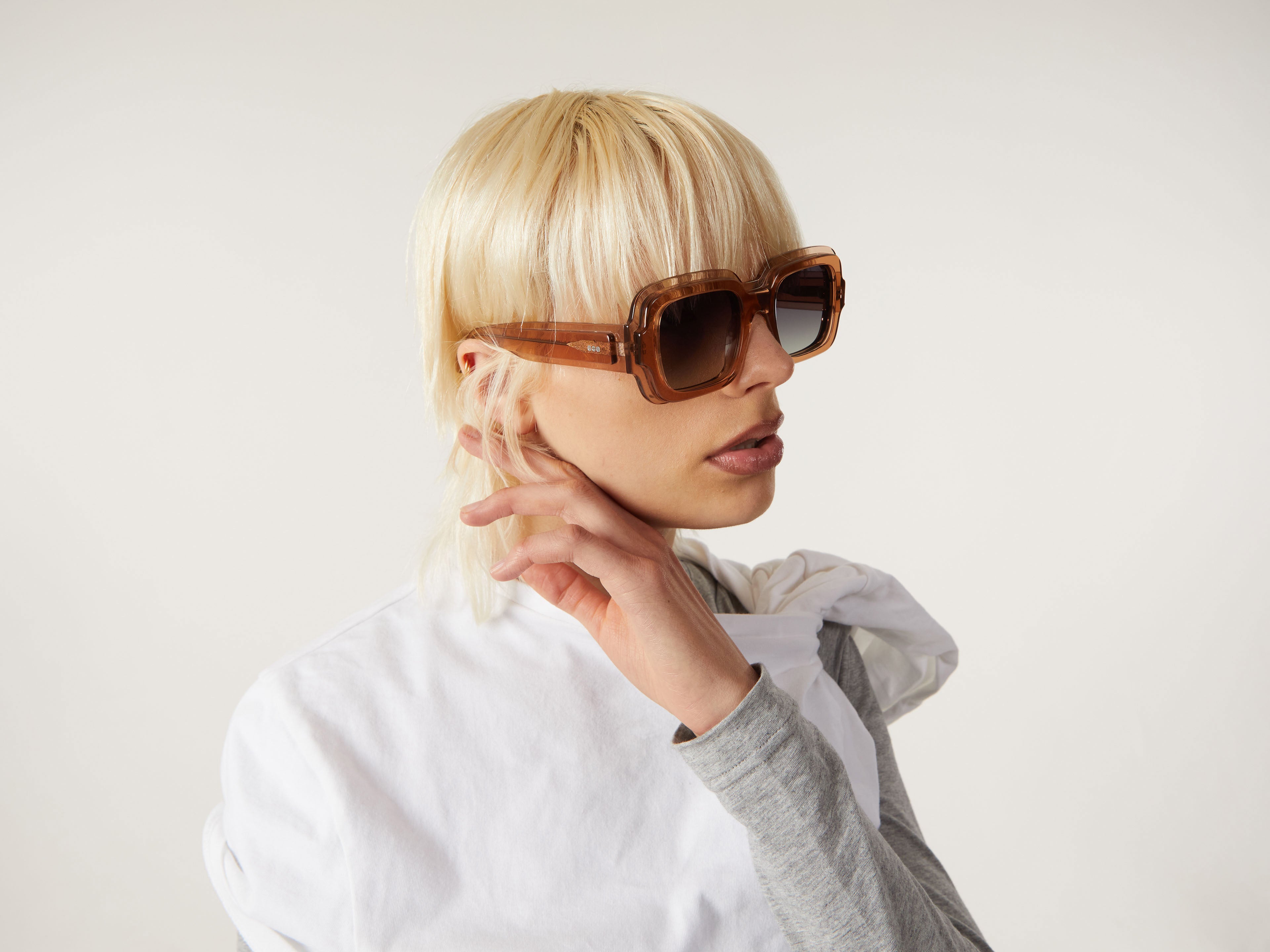 komono-x-victoria-lebrun-rose-bergro-e-sonnenbrille-transluzentes-acetat image 3