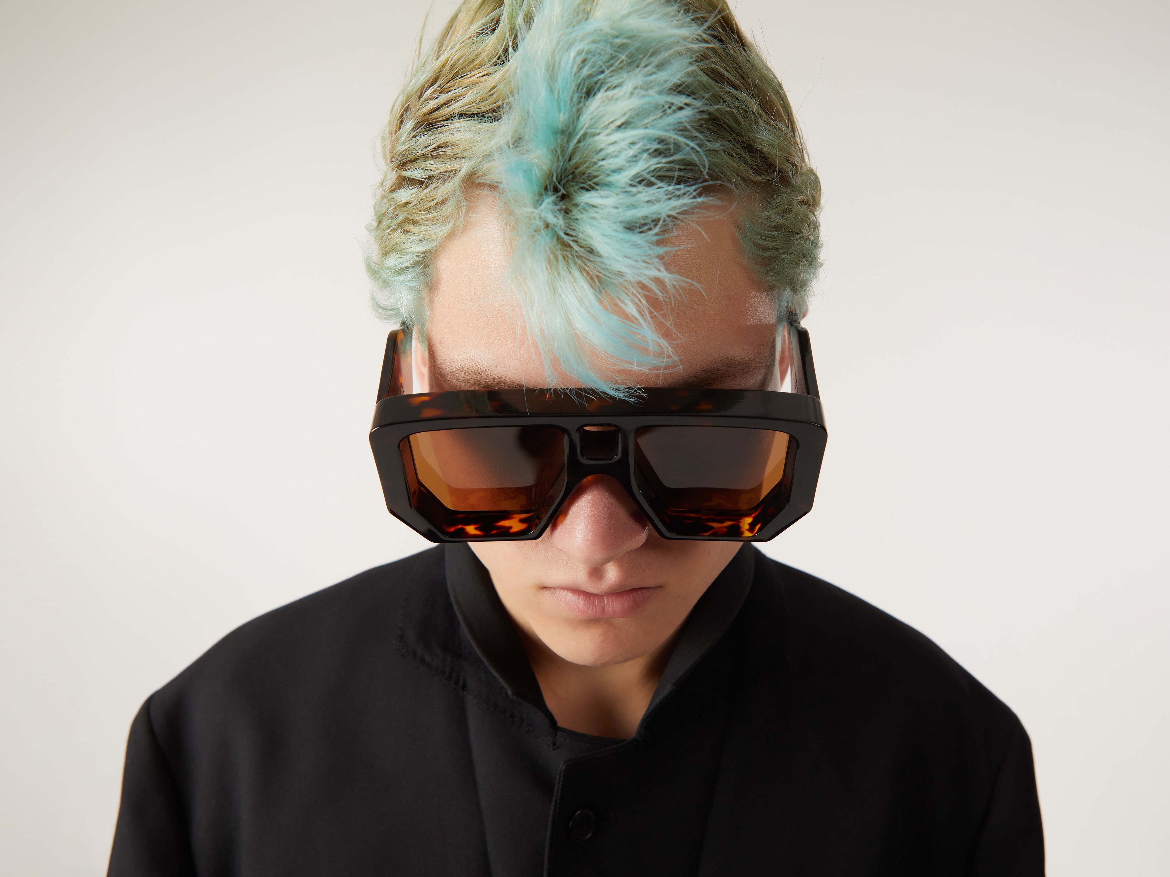 komono-igor-dieryck-tortoise-sonnenbrille-katwalk-kollaboration-braun image 4