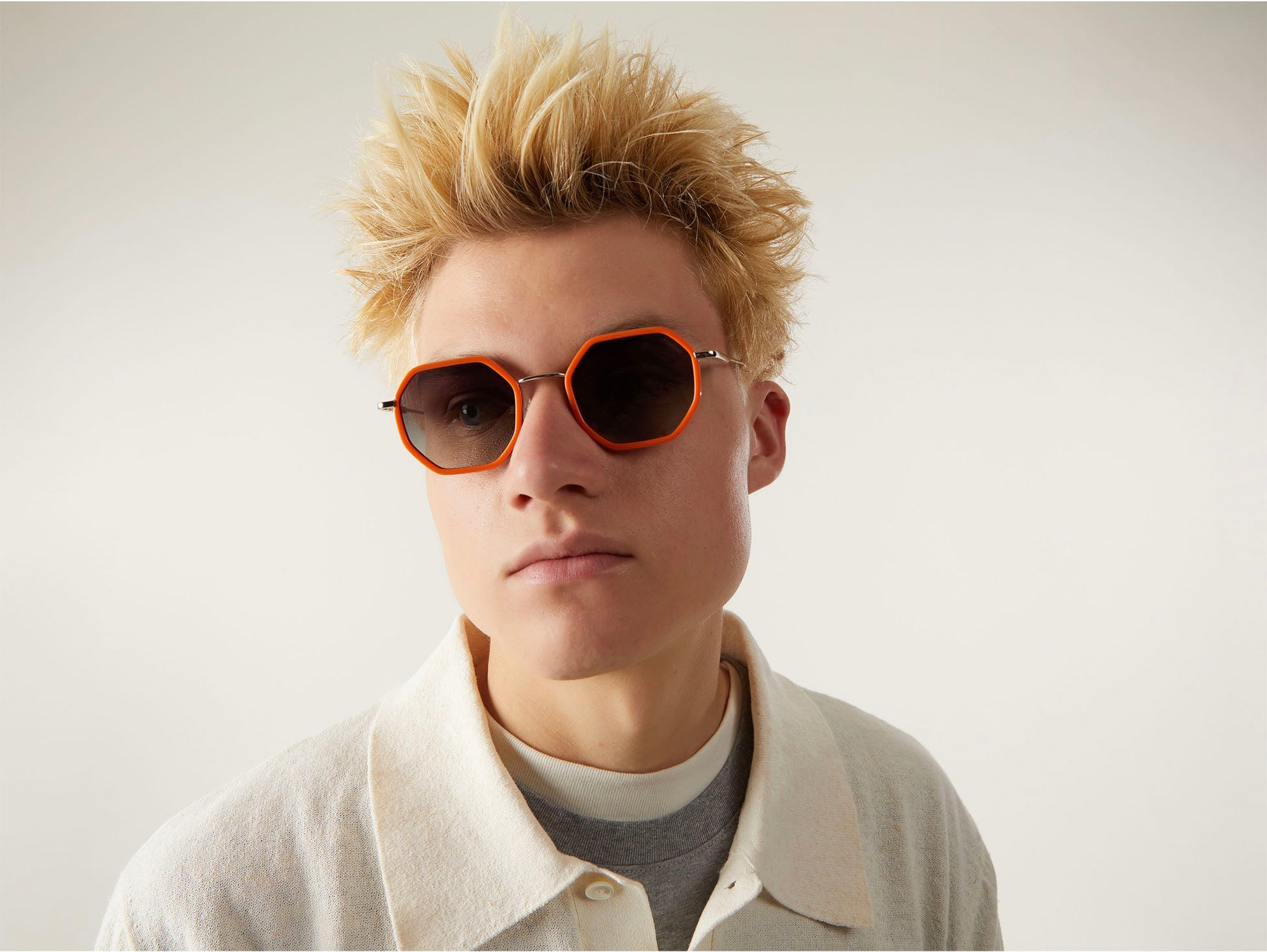 komono-baker-princeton-silver-sonnenbrille-achteckiges-edelstahlgestell-polarisi image 4