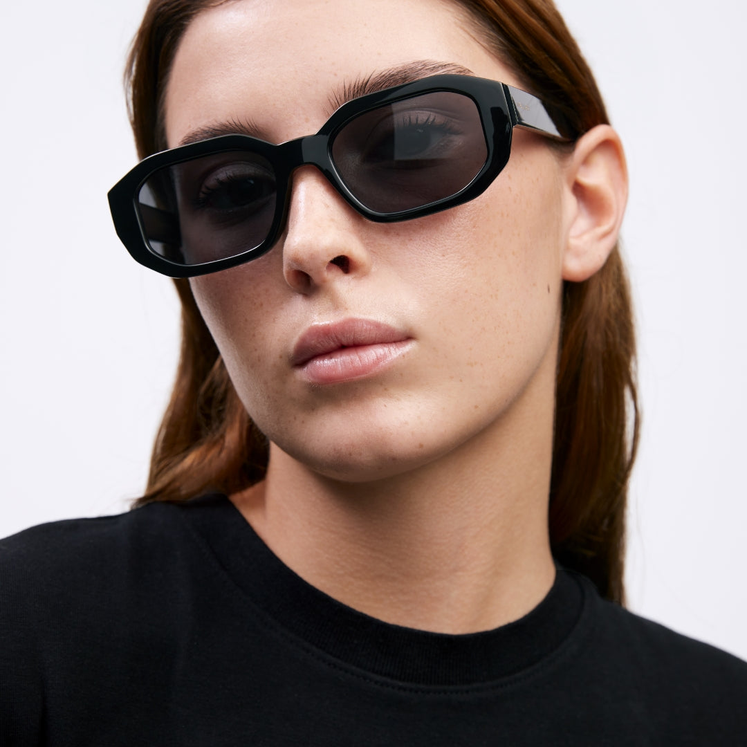 meller-kessie-all-black-geometrische-streetstyle-sonnenbrille image 7