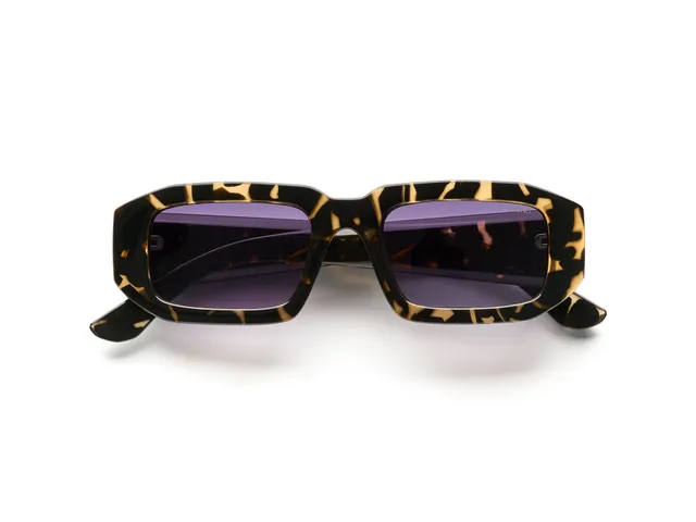 komono-blaze-dark-tortoise-rechteckige-sonnenbrille-aus-bio-nylon image 1