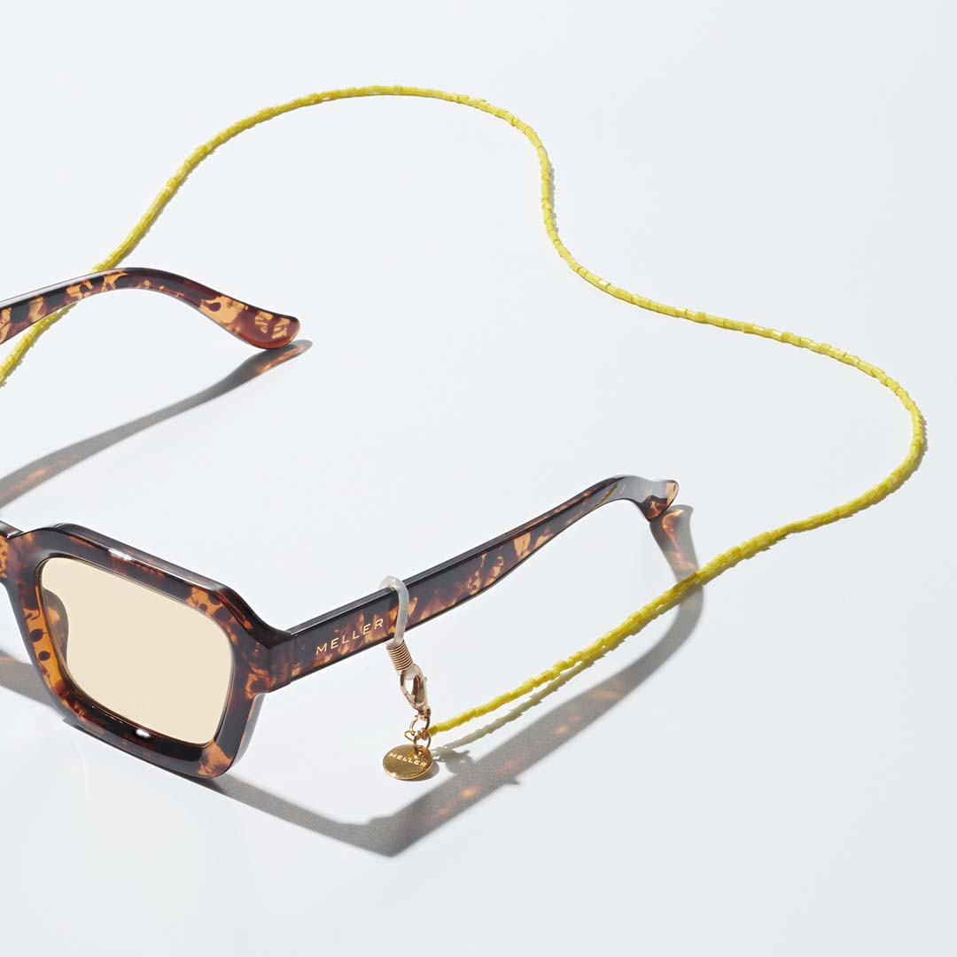 meller-ubaid-yellow-sonnenbrille-mit-kettendesign image 1