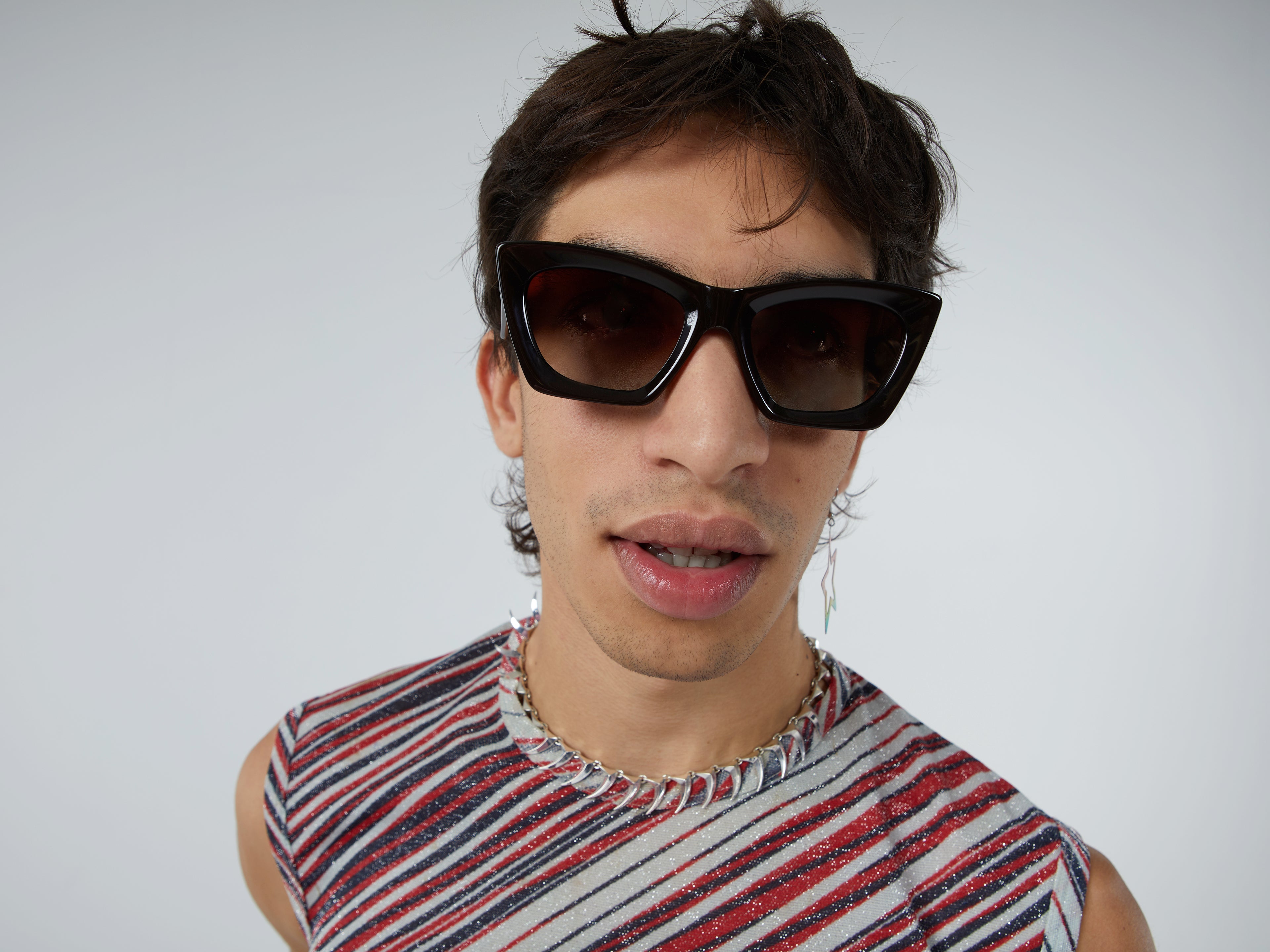 komono-m-black-bronze-cat-eye-sonnenbrille-kollab-mit-tom-eerebout image 3