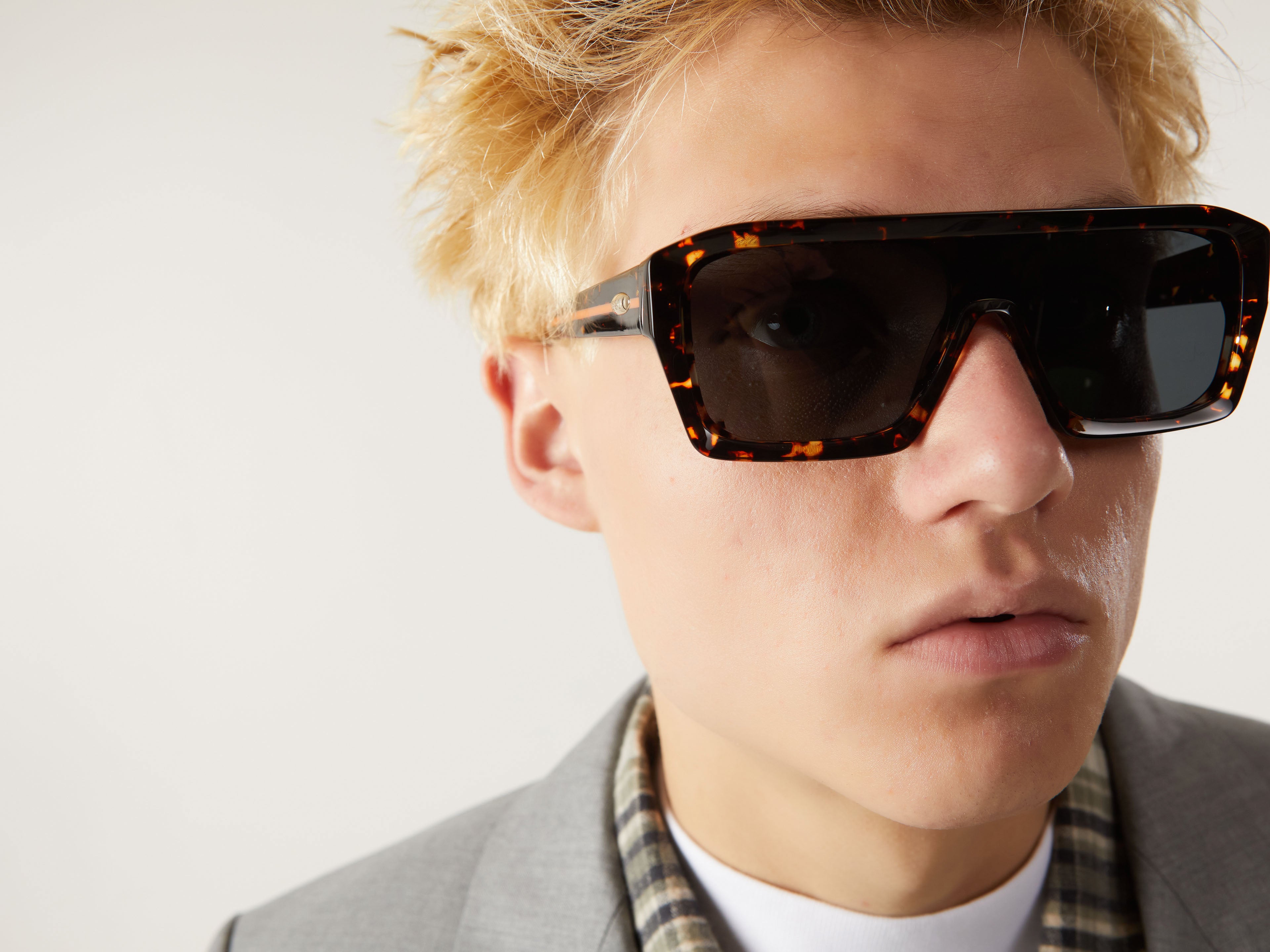 komono-aksel-flake-quadratische-sonnenbrille-mit-shield-linse-gro-e-passform-eco image 3