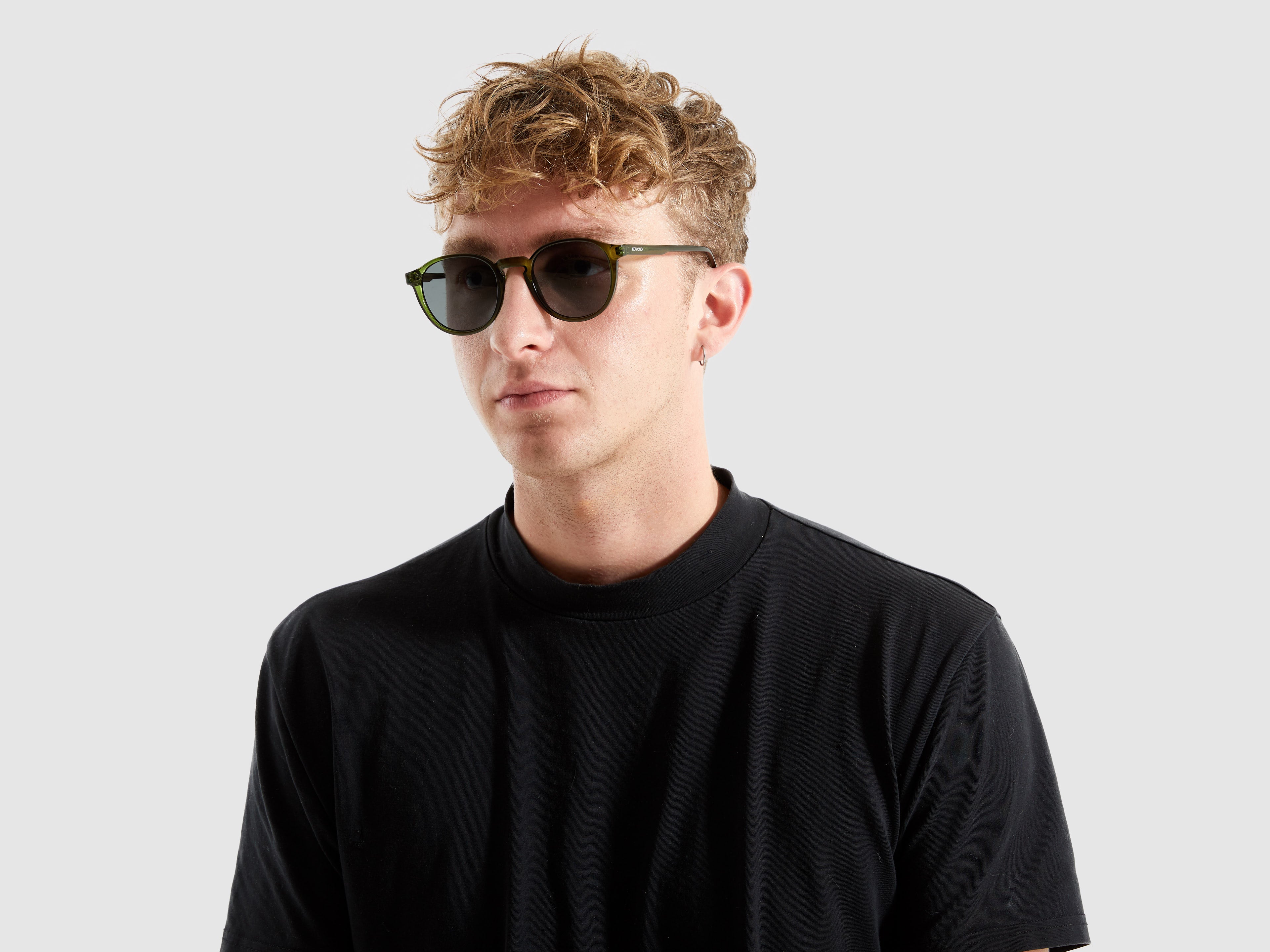komono-liam-fern-sonnenbrille-klassisch-leicht-gerundet-bioplastik-rahmen-unisex image 3