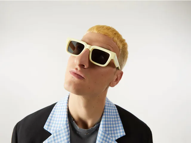 komono-victor-butter-sonnenbrille-rechteckig-bio-nylon-large image 1