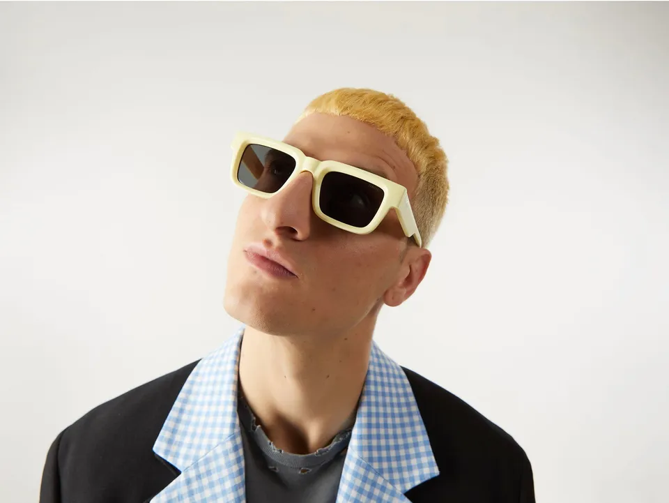 komono-victor-butter-sonnenbrille-rechteckig-bio-nylon-large image 1