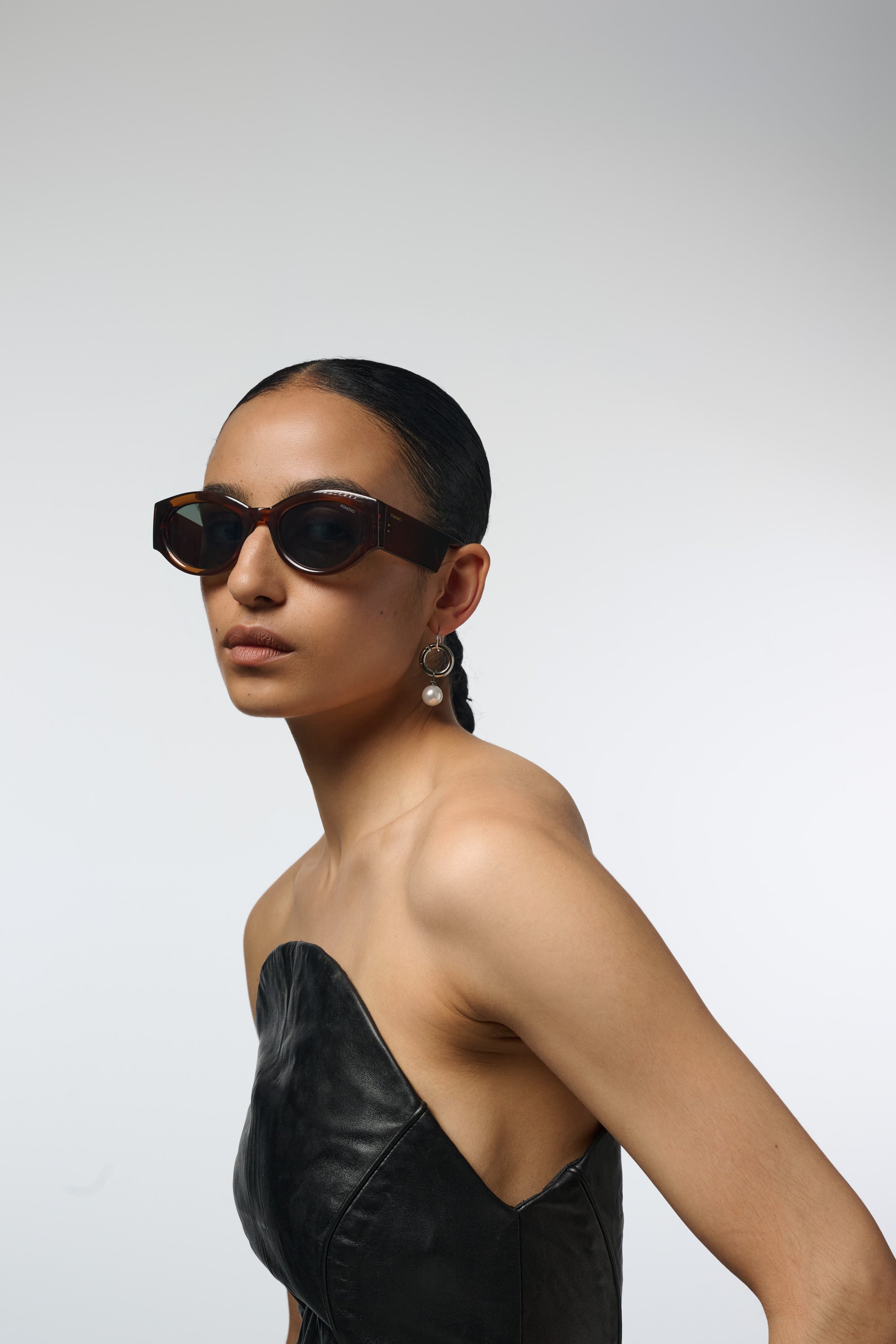 komono-dax-bronze-sonnenbrille-ovale-gl-ser-bioplastic-rahmen-large-fit-fader-co image 3