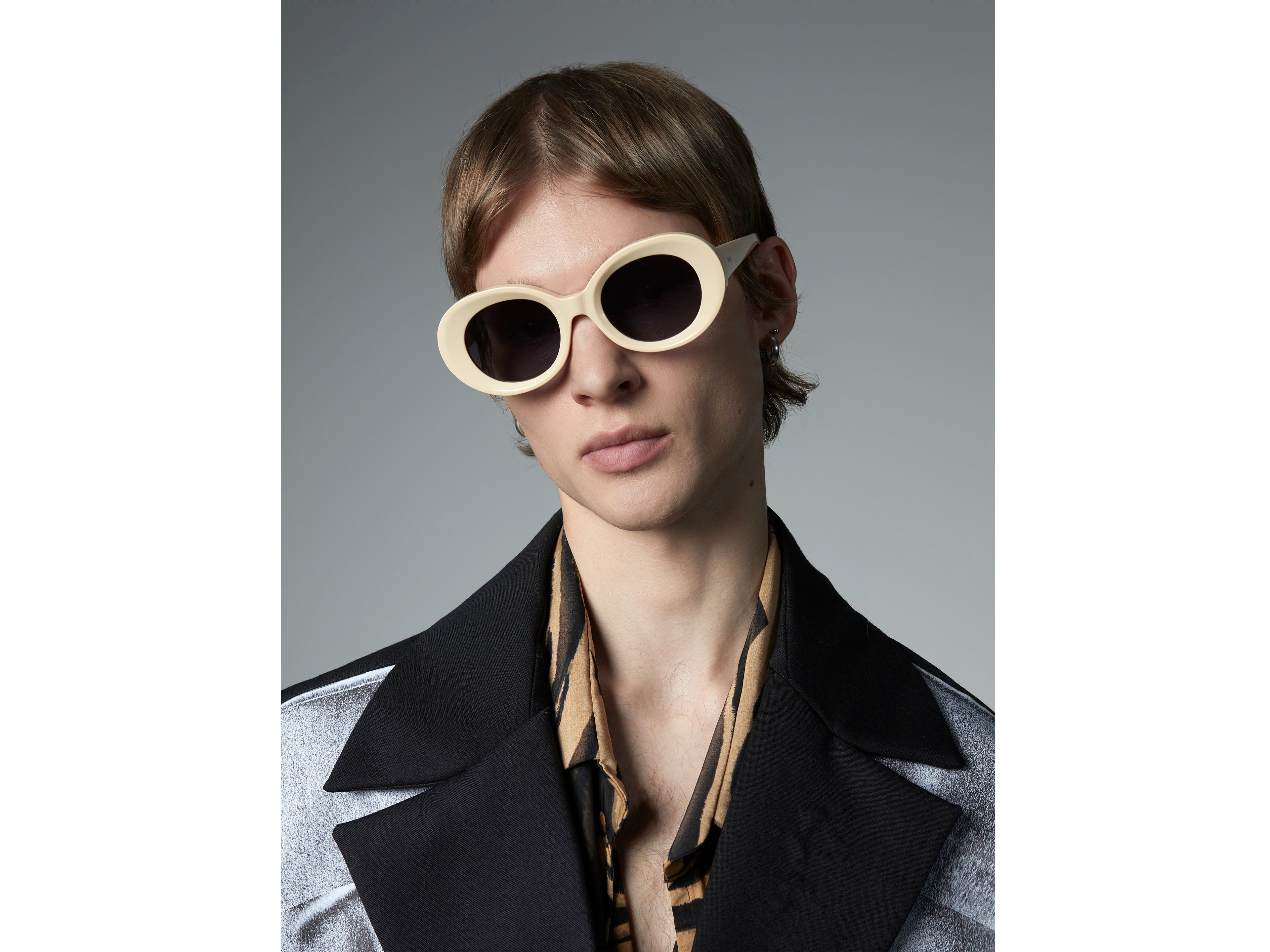 komono-n-marshmallow-sonnenbrille-wei-es-oval-design-mit-nextsun-gl-sern-komono- image 3