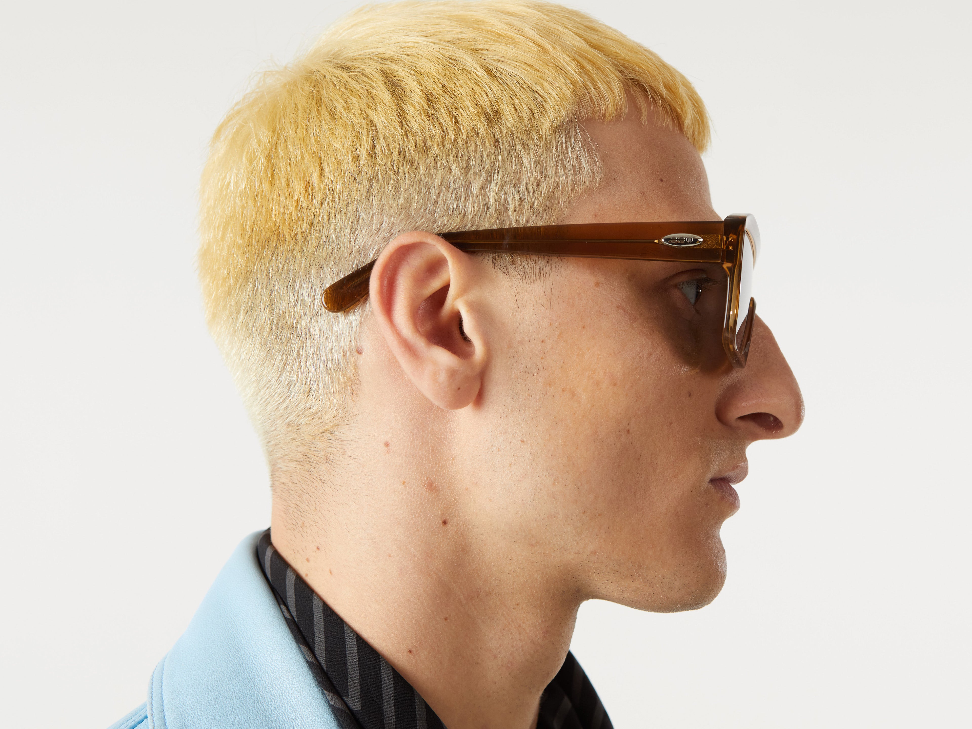 komono-aksel-sand-sonnenbrille-eckiger-rahmen-mit-schild-linsen-design-ko-acetat image 5