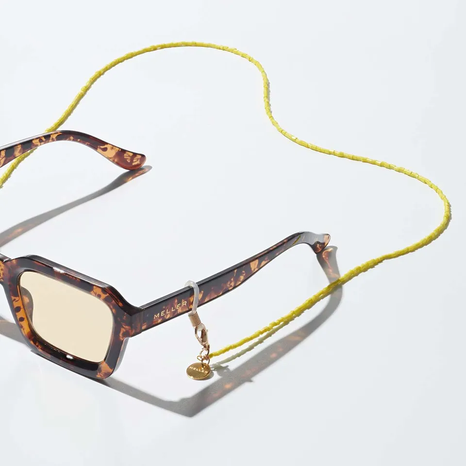 meller-ubaid-yellow-sonnenbrille-mit-kettendesign image 1