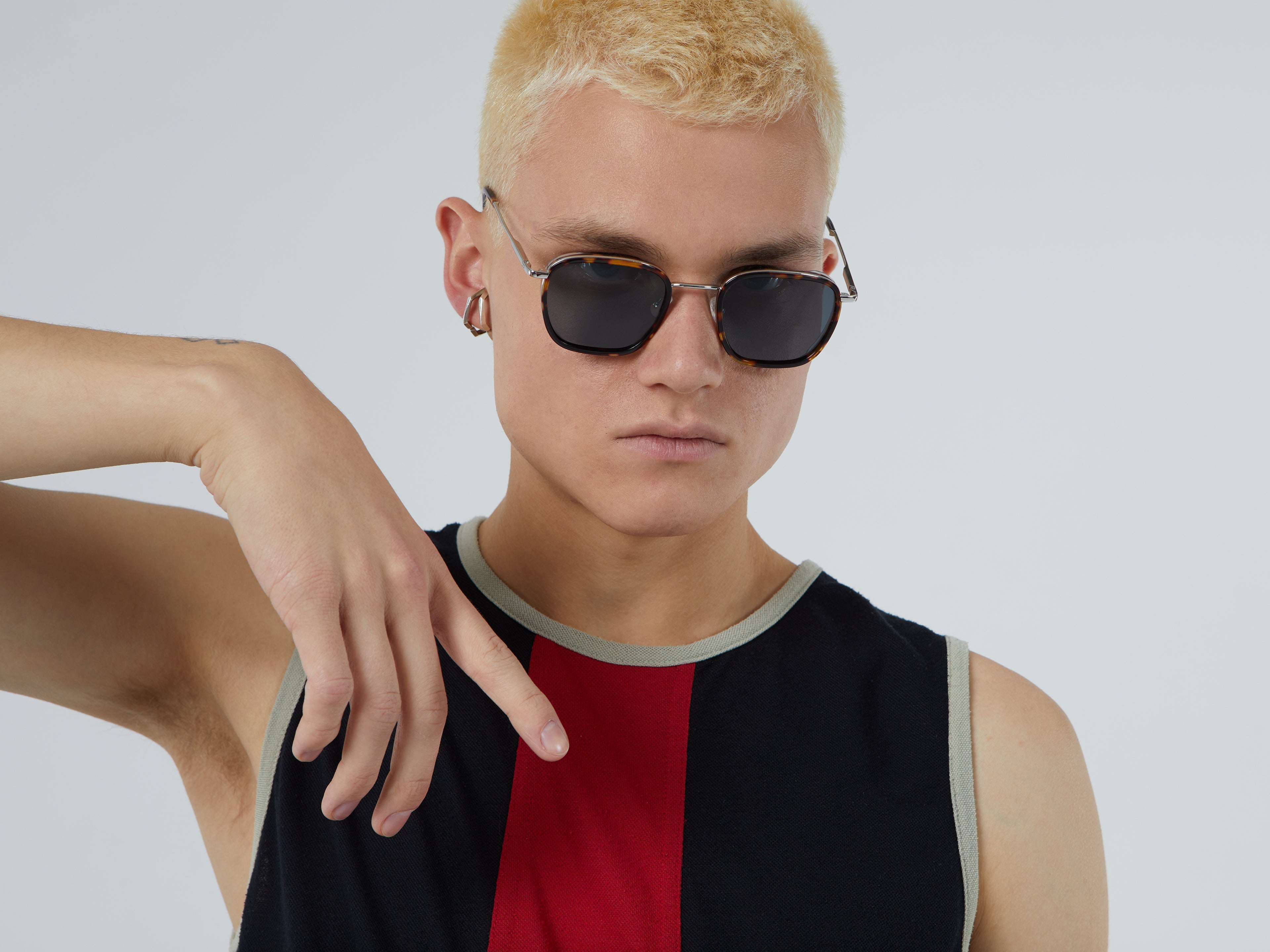 komono-adam-silver-tortoise-glass-wing-sonnenbrille image 4