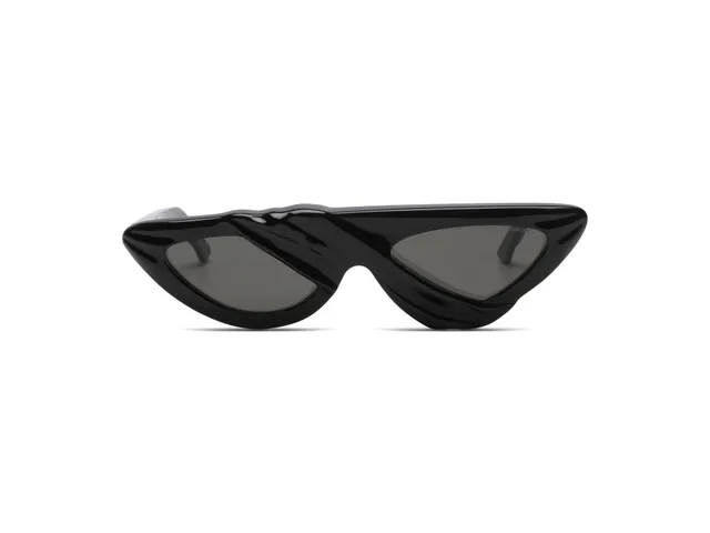 komono-luca-x-komono-all-black-sonnenbrille-cat-eye-aus-recyceltem-acetat image 1