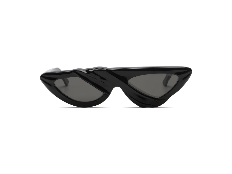komono-luca-x-komono-all-black-sonnenbrille-cat-eye-aus-recyceltem-acetat image 1