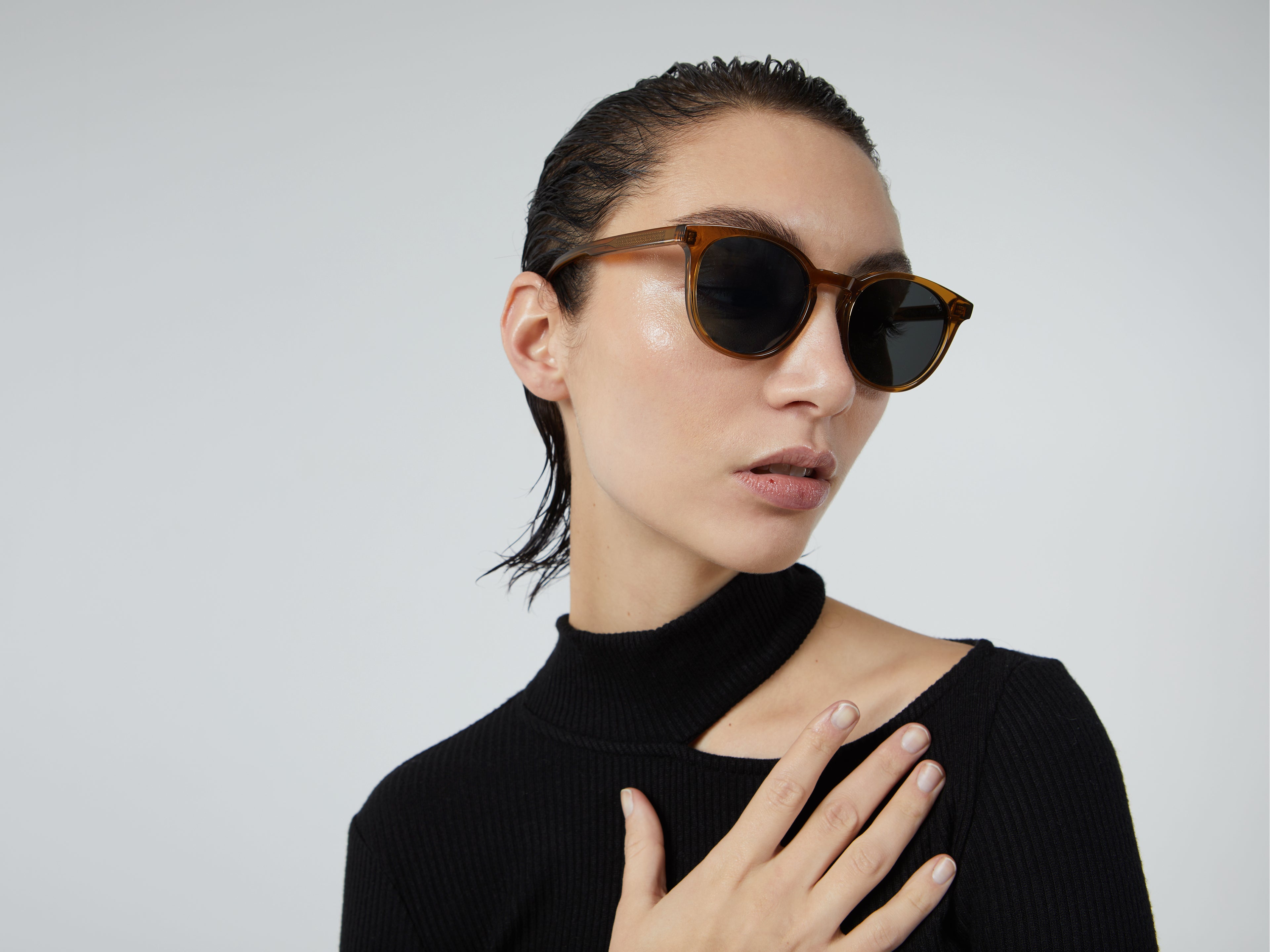 komono-hudson-sand-sonnenbrille-aus-eco-acetat-mit-runden-gl-sern image 4