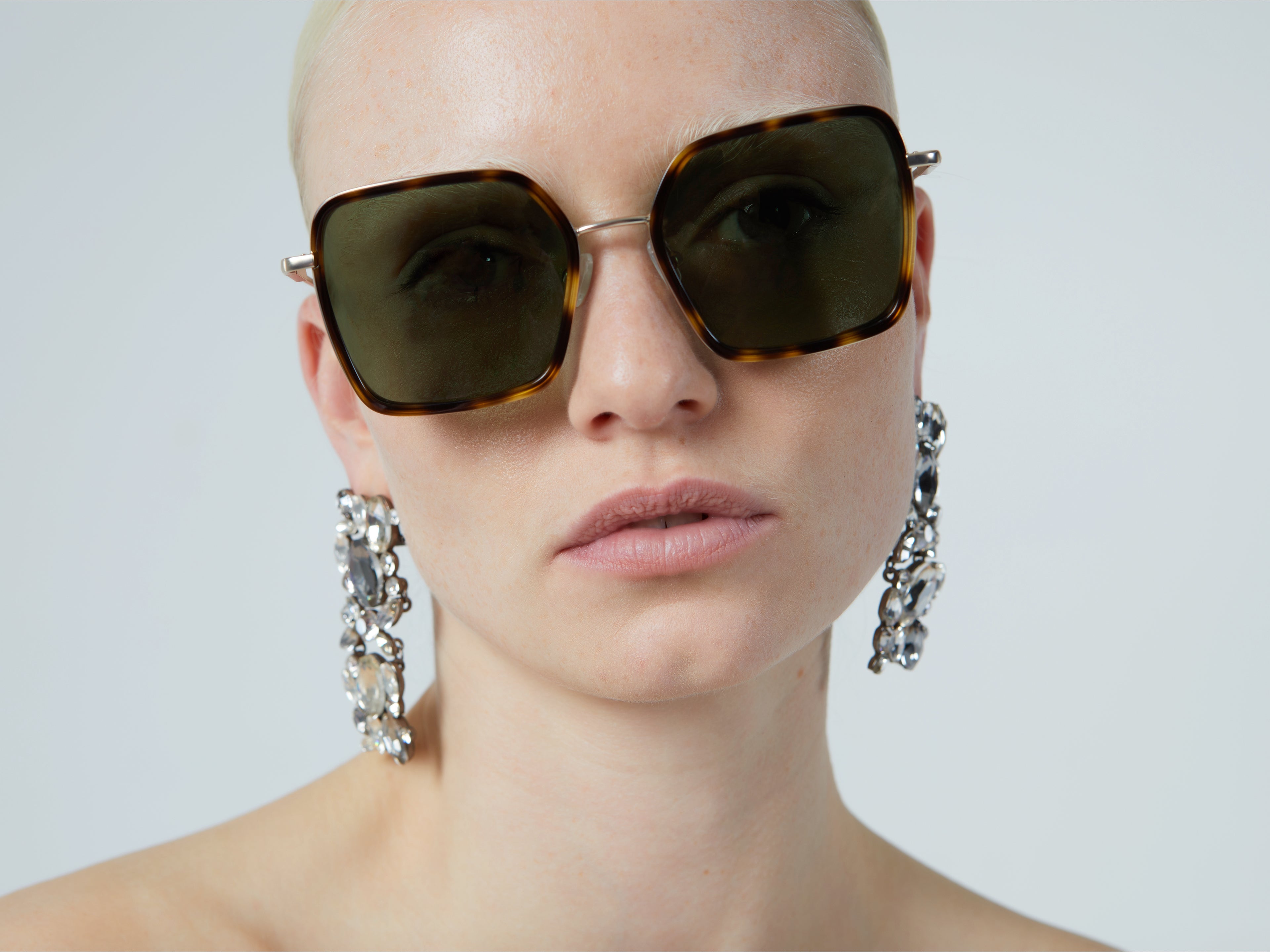 komono-audrey-sonnenbrille-white-gold-havana-stainless-steel-frame-acetate-detai image 3