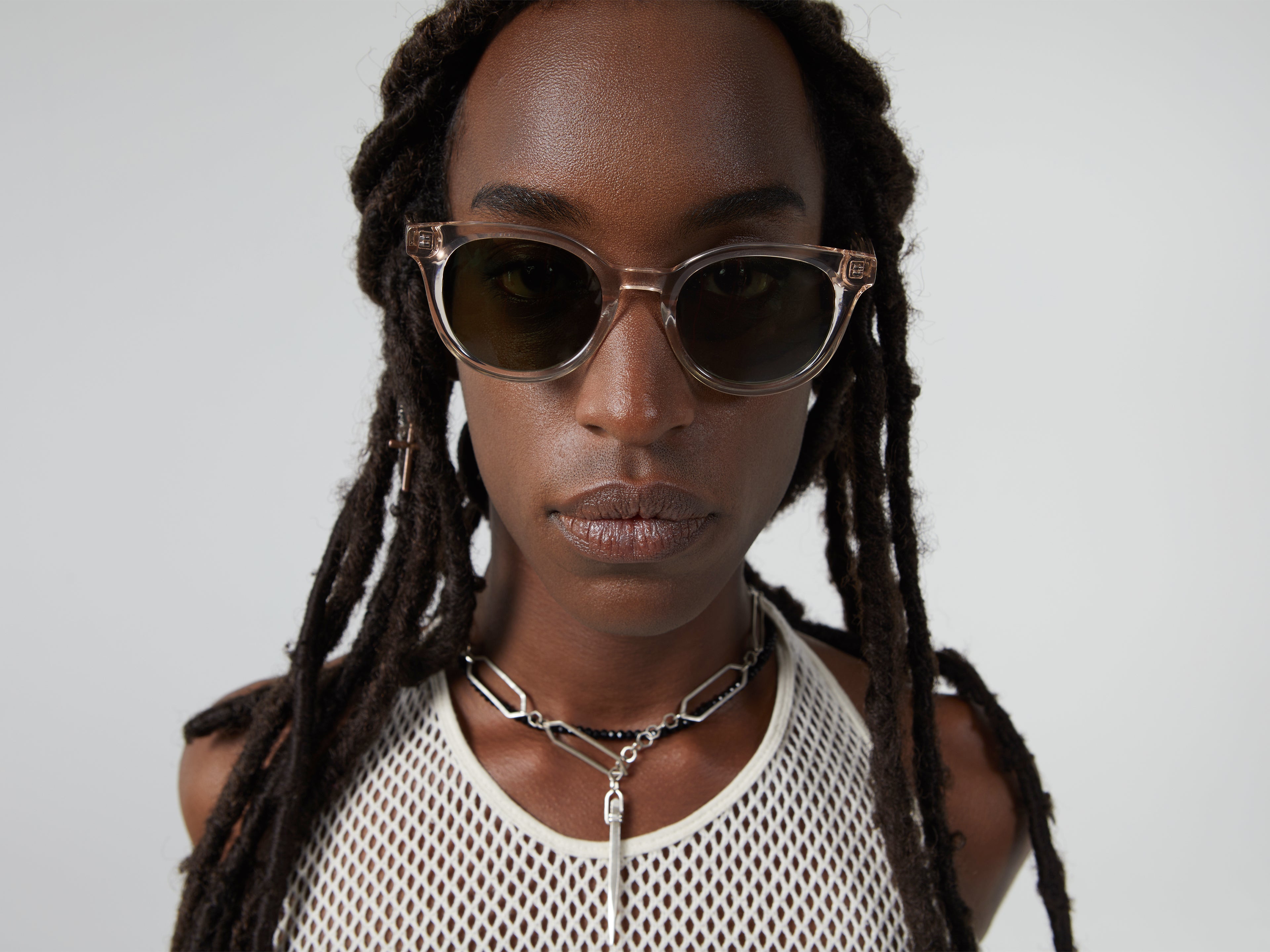 komono-mae-champagne-sonnenbrille-eco-acetat-butterfly image 4