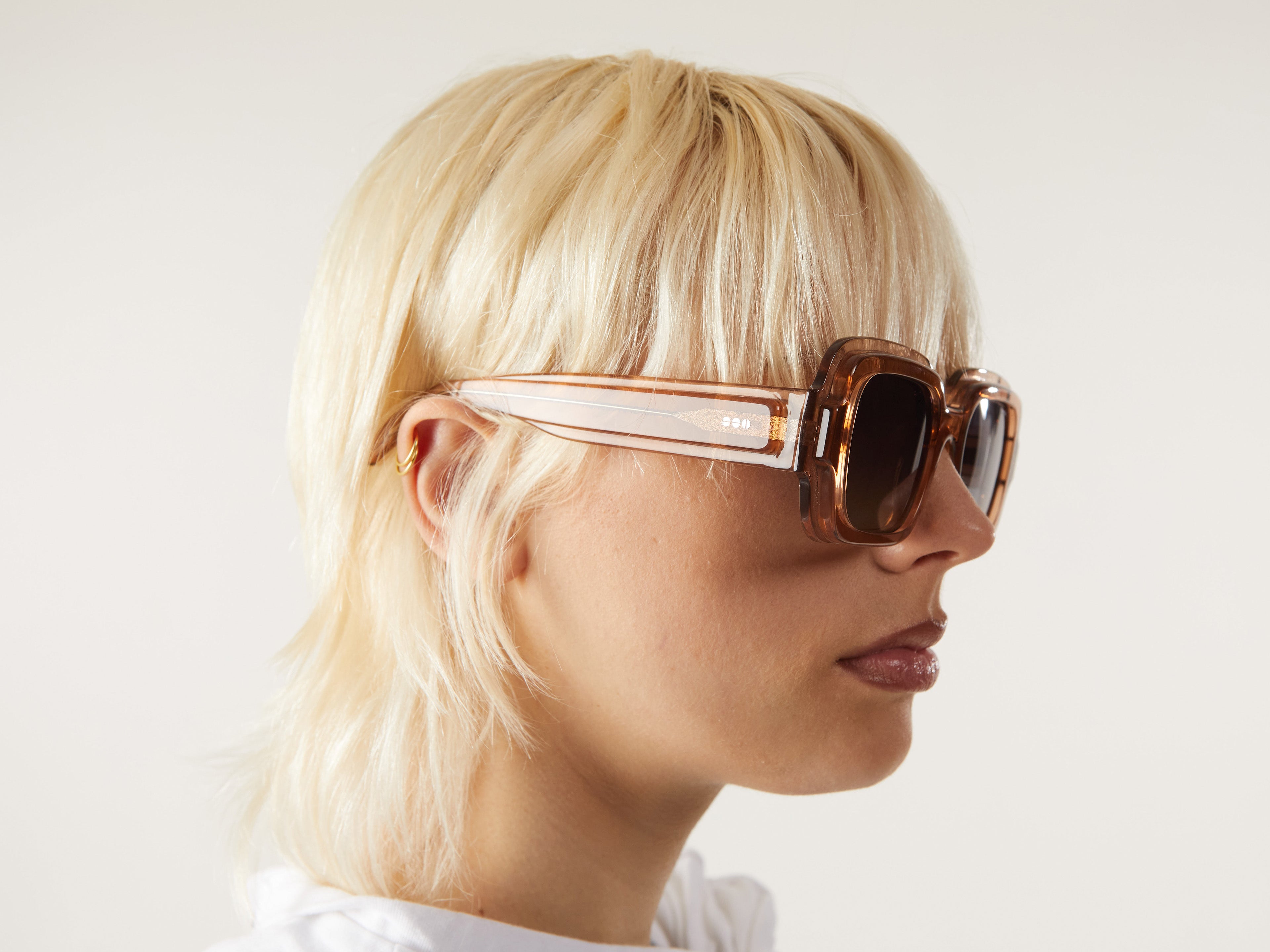 komono-x-victoria-lebrun-rose-bergro-e-sonnenbrille-transluzentes-acetat image 5