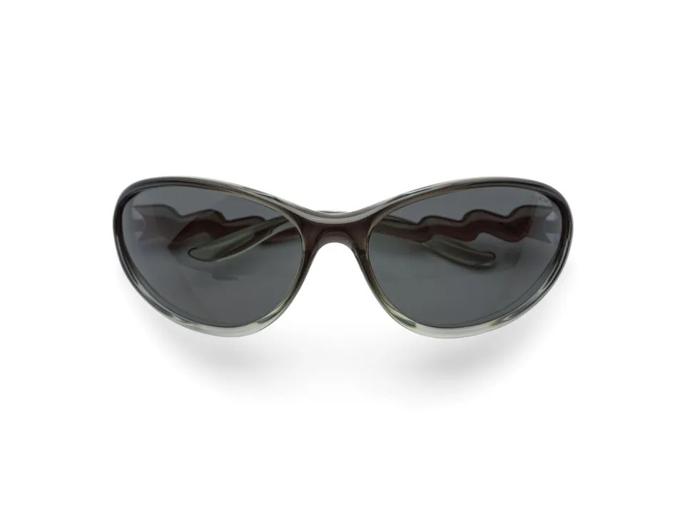 komono-glitch-grayscale-rave-inspirierte-sonnenbrille-aus-bio-nylon image 1