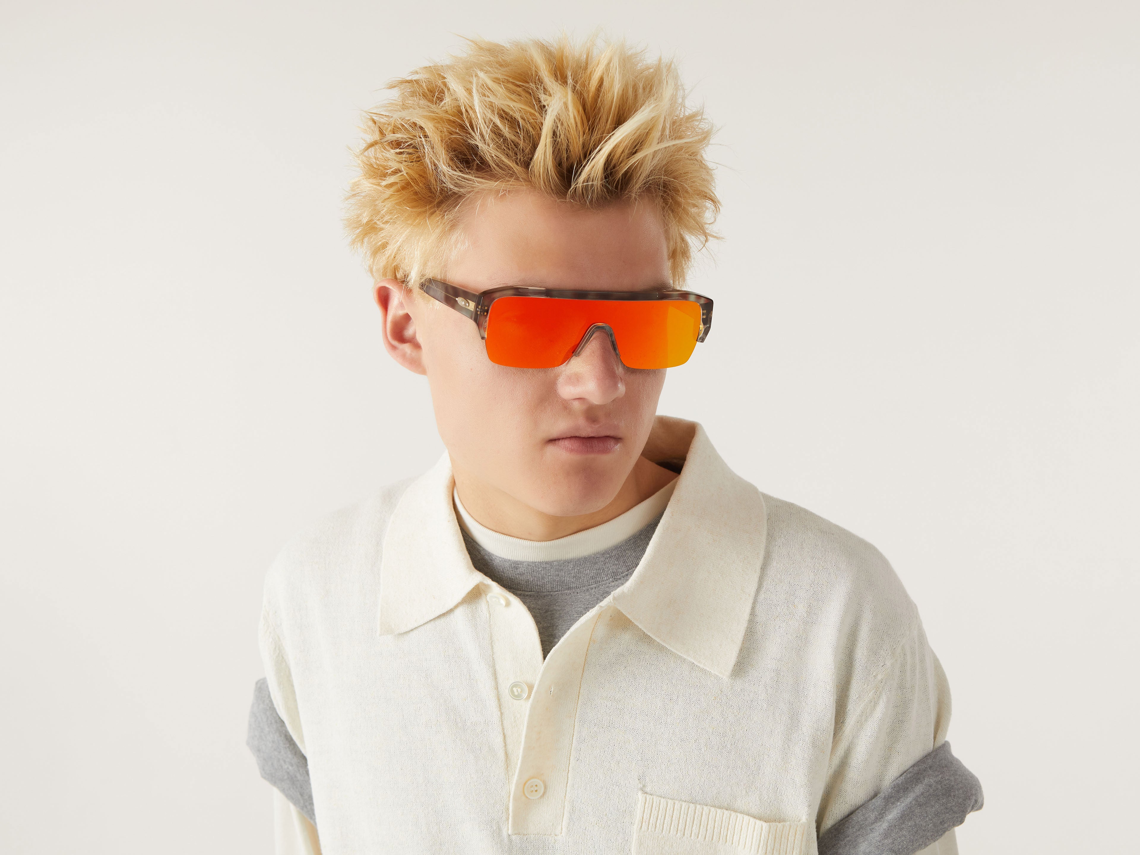 komono-aksel-blue-leopard-sonnenbrille-eckiger-rahmen-mit-shield-lens-design-gro image 7