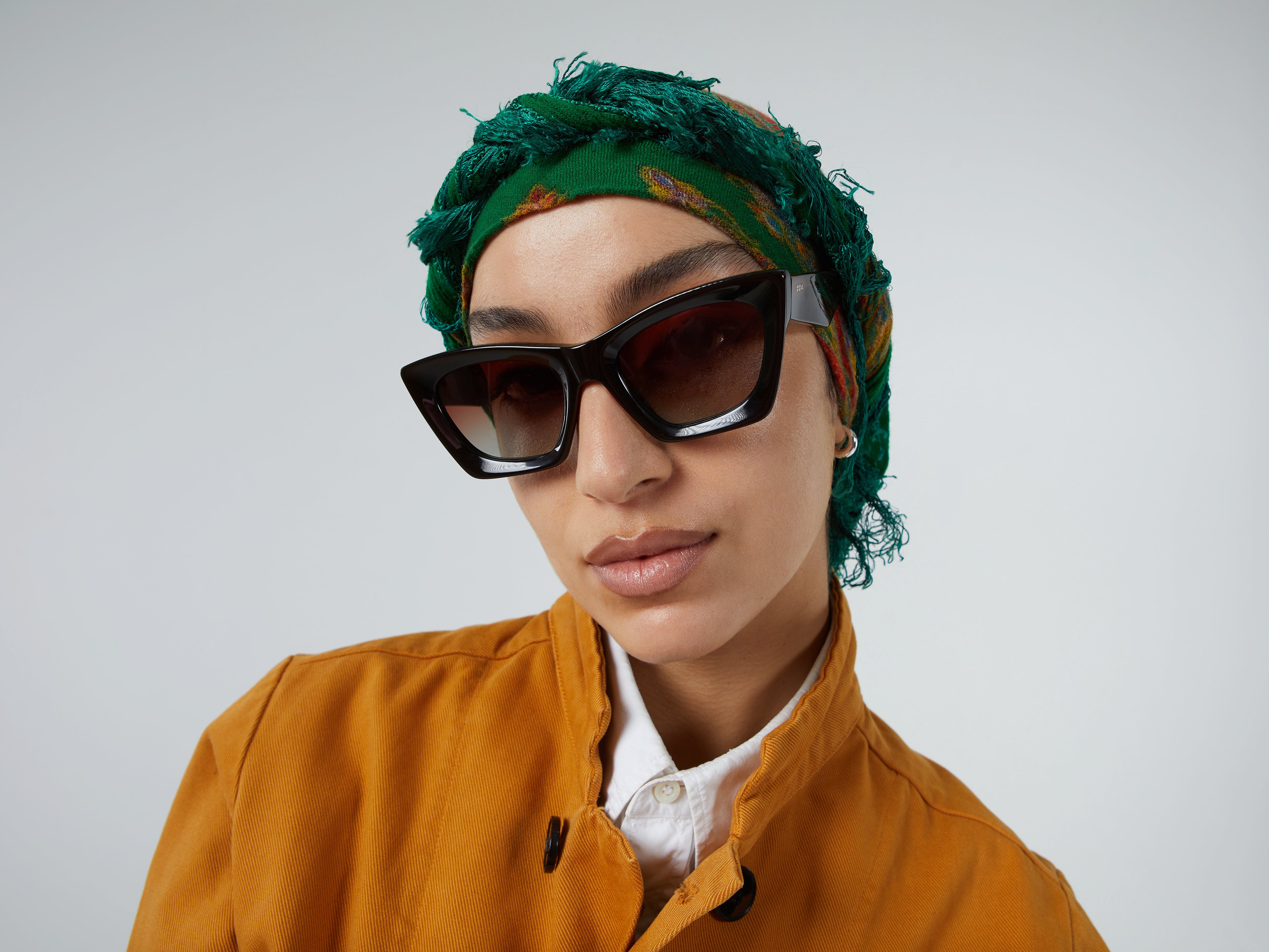 komono-m-black-bronze-cat-eye-sonnenbrille-kollab-mit-tom-eerebout image 4