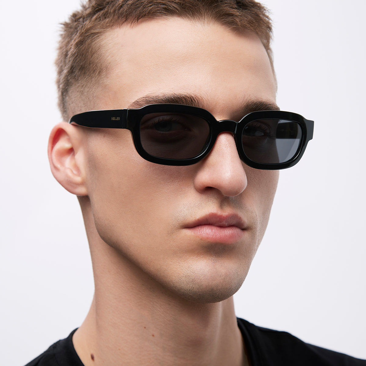 meller-jamil-sonnenbrille-all-black-vollschwarzes-gestell-mit-weichen-winkeln image 5